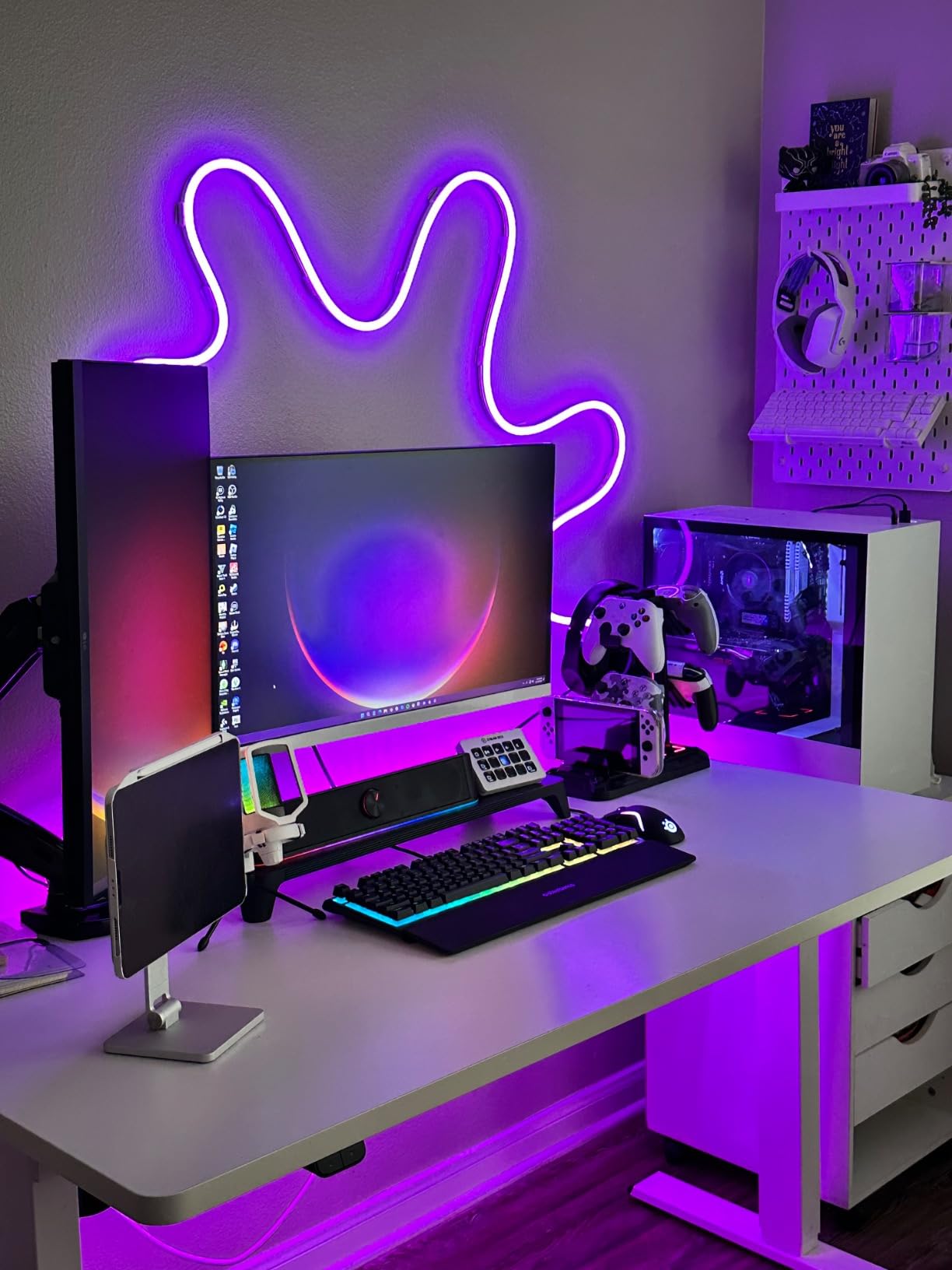 KDD Headset Stand with Charging Station - Detachable Controller Holder with 9 Light Modes - Rotatable Headphone Hanger with USB A&C Charger Ports - Earphone Hook for PC Gaming Accessories Storage customer photo 2