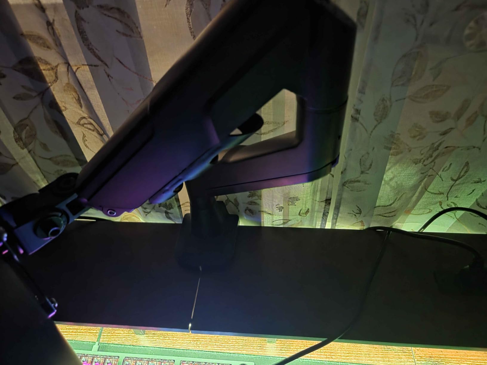 WALI Single Monitor Mount for 13-34 inch Screens, Adjustable Gas Spring Single Monitors Arm, Regular Screen up to 32 inch, 26.4lbs, Computer Monitor Stand for Desk, VESA 75/100mm (GSMP001N), Black customer photo 2