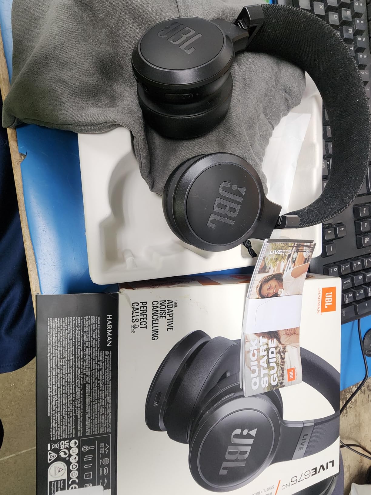 JBL Live 670NC On-Ear Headphones - Black customer photo 1