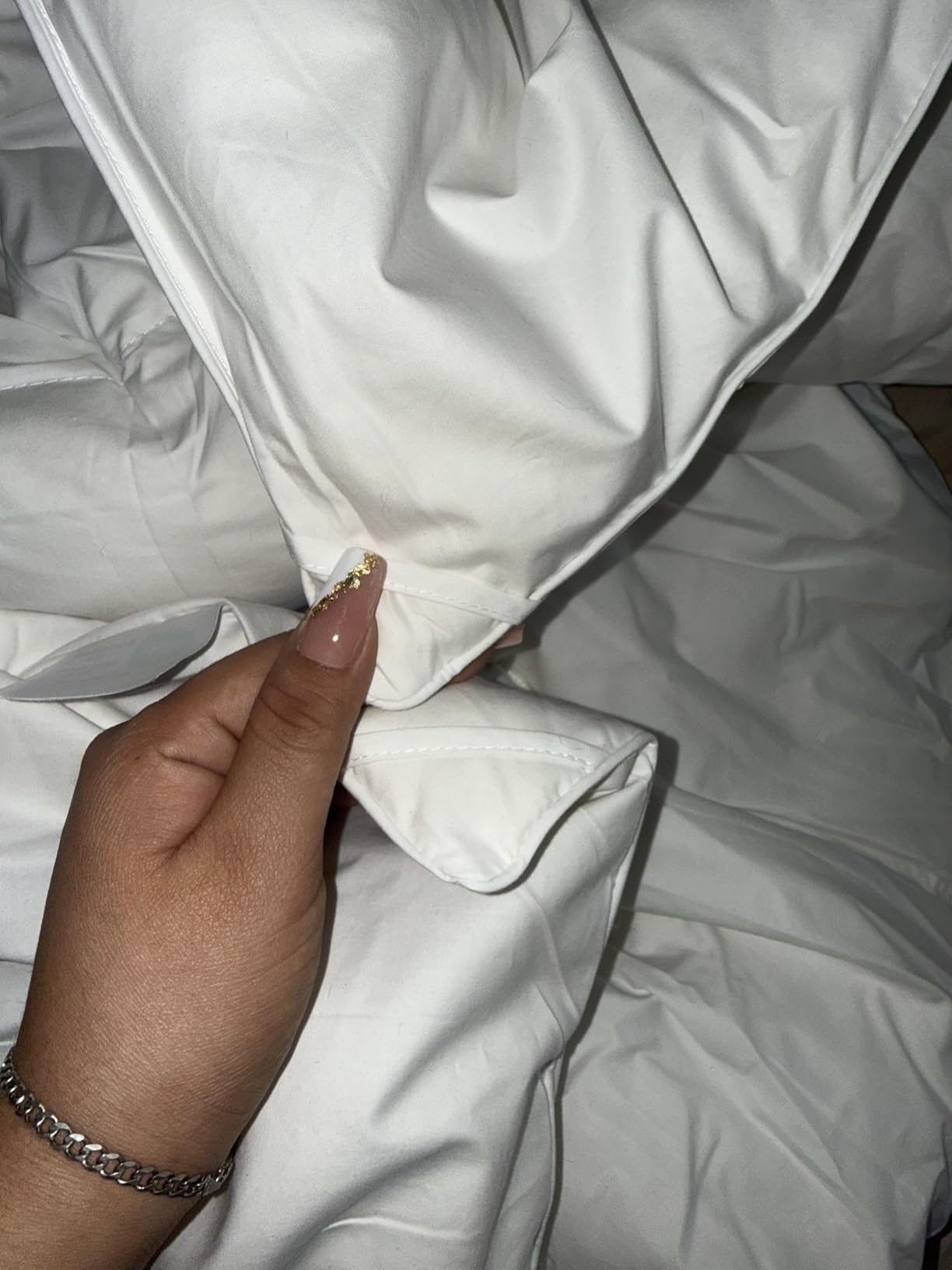 Hotel Grand Luxury White Goose Feather Down Fiber Comforter King Size, 100% Cotton All Season Duvet Insert King, Fluffy Medium Warmth Bedding Comforter with 8 Corner Loops, White 106x90 Inch customer photo 2