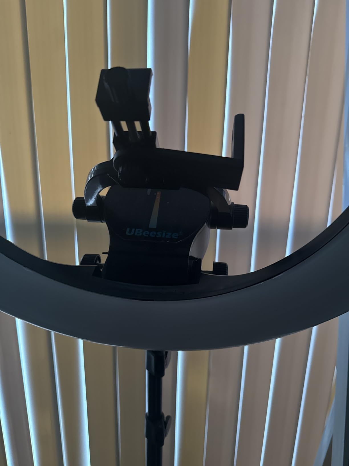 UBeesize 22'' Ring Light with 72'' Stand, 65W Large Ring Light with Phone Holder, Dimmable LED Light for Makeup Barber Stylist Tattoo YouTube TikTok Photography customer photo 2
