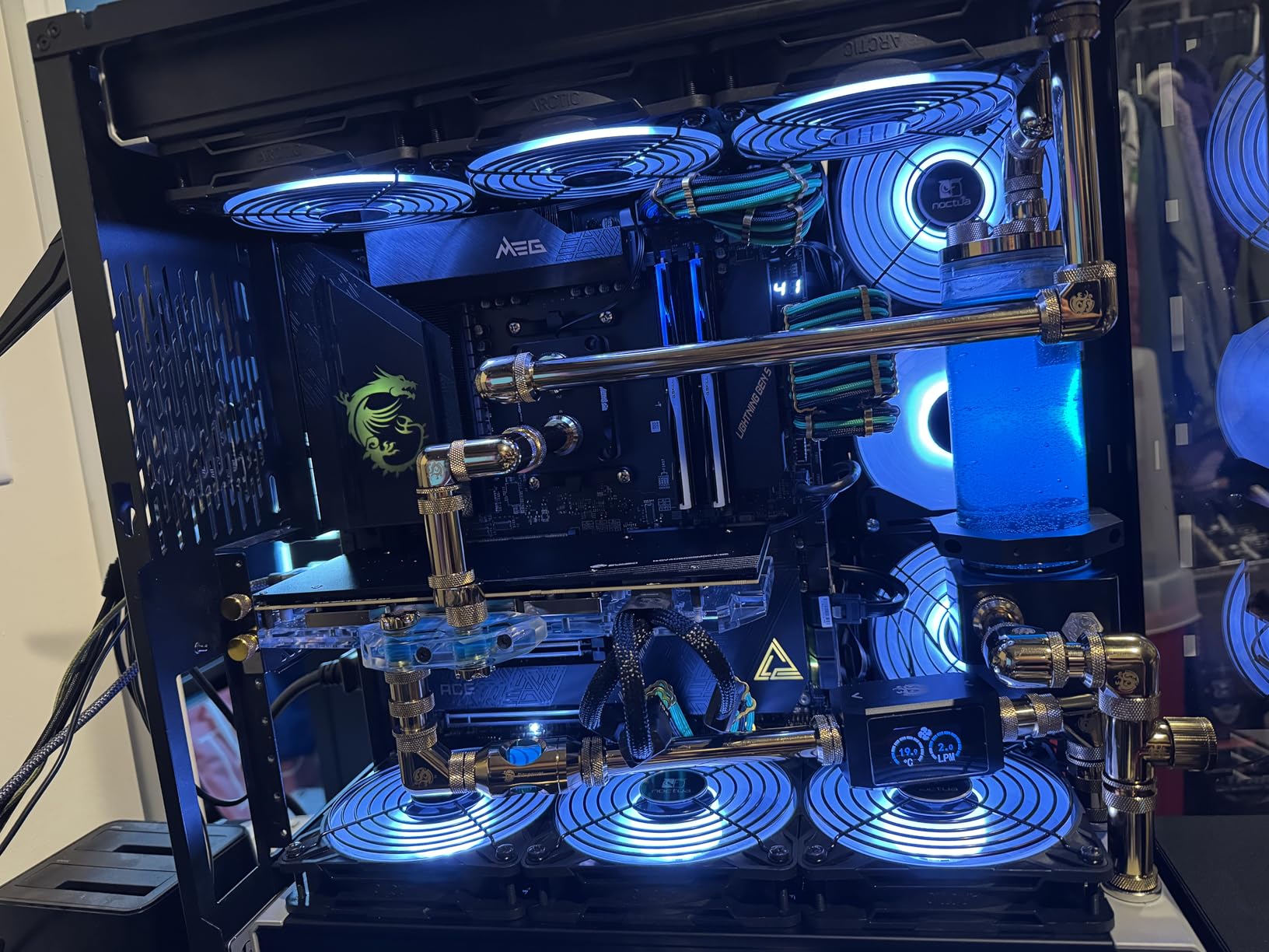 ARCTIC P12 Pro A-RGB - 3 Pack - Powerful Premium Fan, 120 mm PWM Fan with Y-Cable Splitter, 600-3000 RPM, 0 RPM <5% PWM, 5V Digital RGB, Fluid Dynamic Bearing, 4-Pin - Black customer photo 1