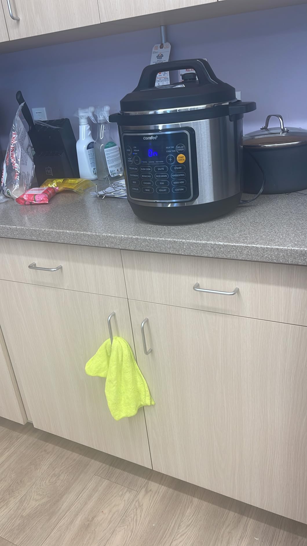 COMFEE' 9-in-1 Electric Pressure Cooker, 14 Presets Instant Multi Cooker Olla de Presion Non-Stick Pot Yogurt Maker Rice Cooker Slow Cooker Sauté Steamer 6 Quarts Black customer photo 2