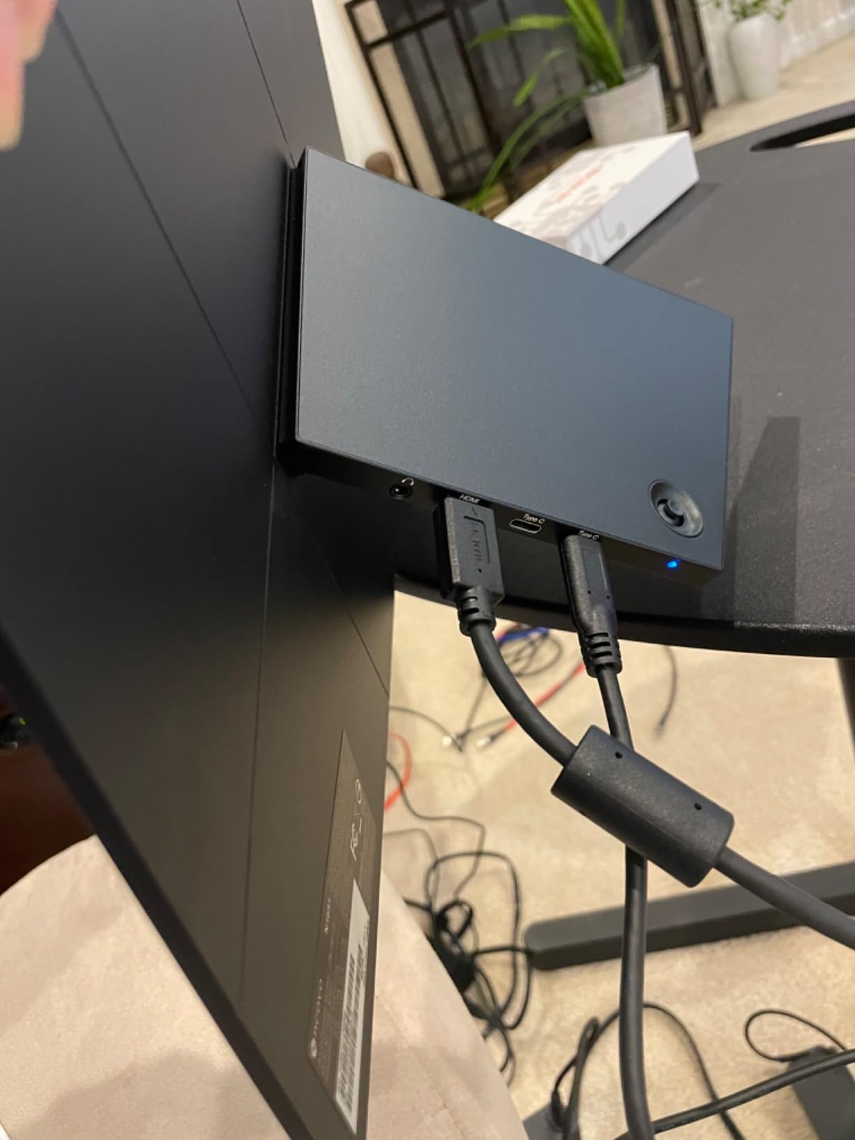 AG Neovo N1651 15.6 Inch OLED Portable Monitor 4K, 3840 x2160P, Dual USB C, Mini HDMI, 10-bit Colors,100% DCI-P3, 100% sRGB, 400 Nits, 1ms, HDR True Black 400 Ready, Carrying Bag Included customer photo 1