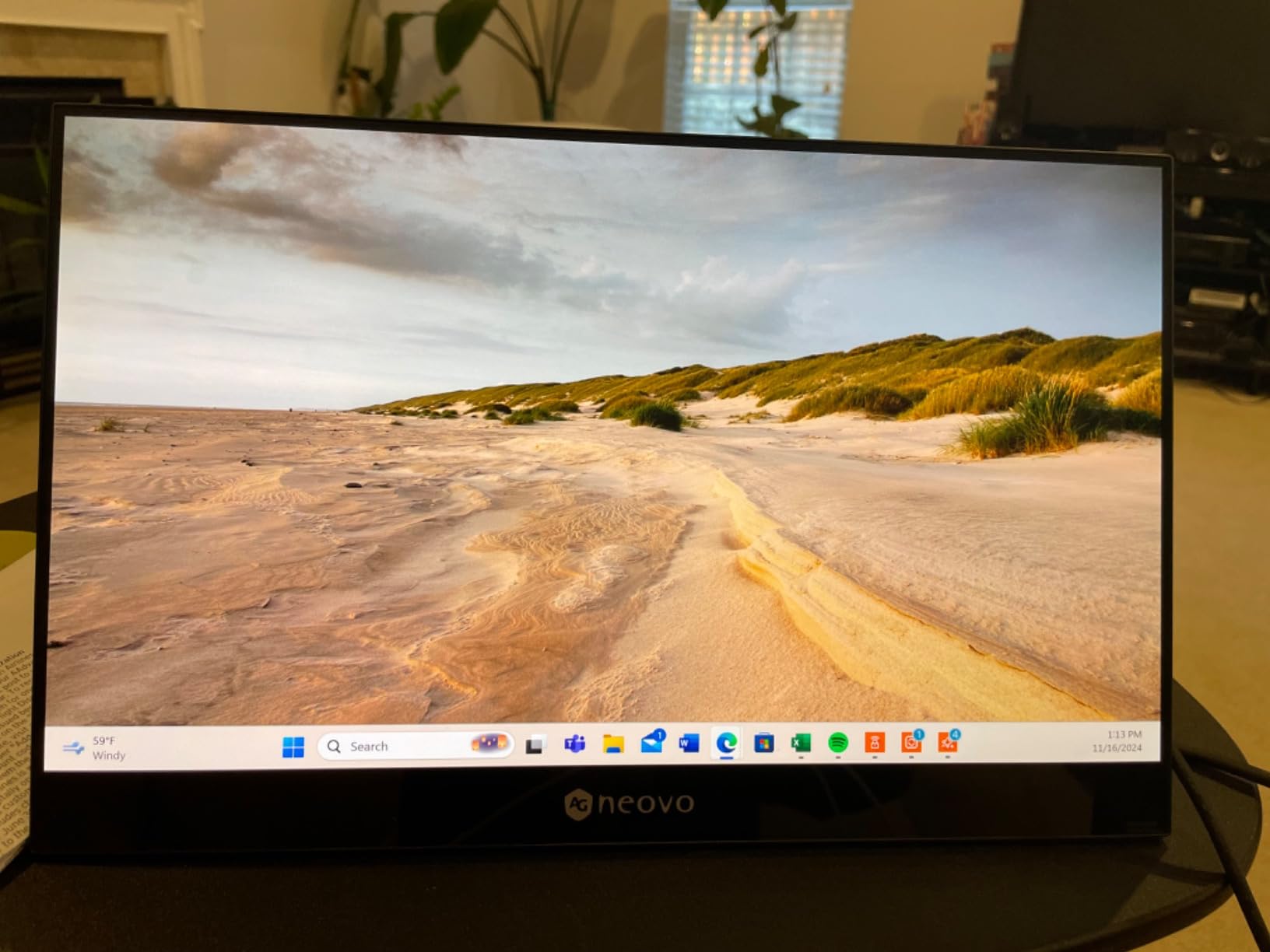 AG Neovo N1651 15.6 Inch OLED Portable Monitor 4K, 3840 x2160P, Dual USB C, Mini HDMI, 10-bit Colors,100% DCI-P3, 100% sRGB, 400 Nits, 1ms, HDR True Black 400 Ready, Carrying Bag Included customer photo 2