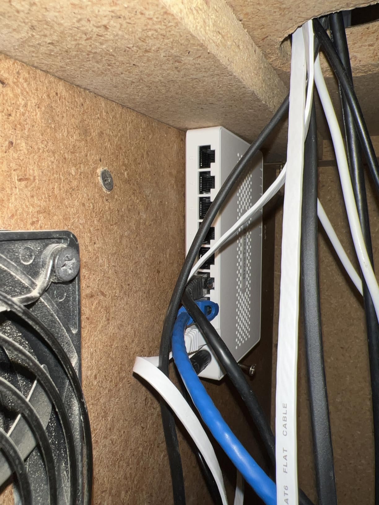 BrosTrend 2.5Gb Switch, 8 Port Network Switch 2.5 Gigabit, Unmanaged Ethernet Switch for Game Console, NAS, PC, Computer Networking Switch Plug & Play Fanless, Desktop Wall Mount, Lifetime Protection customer photo 1