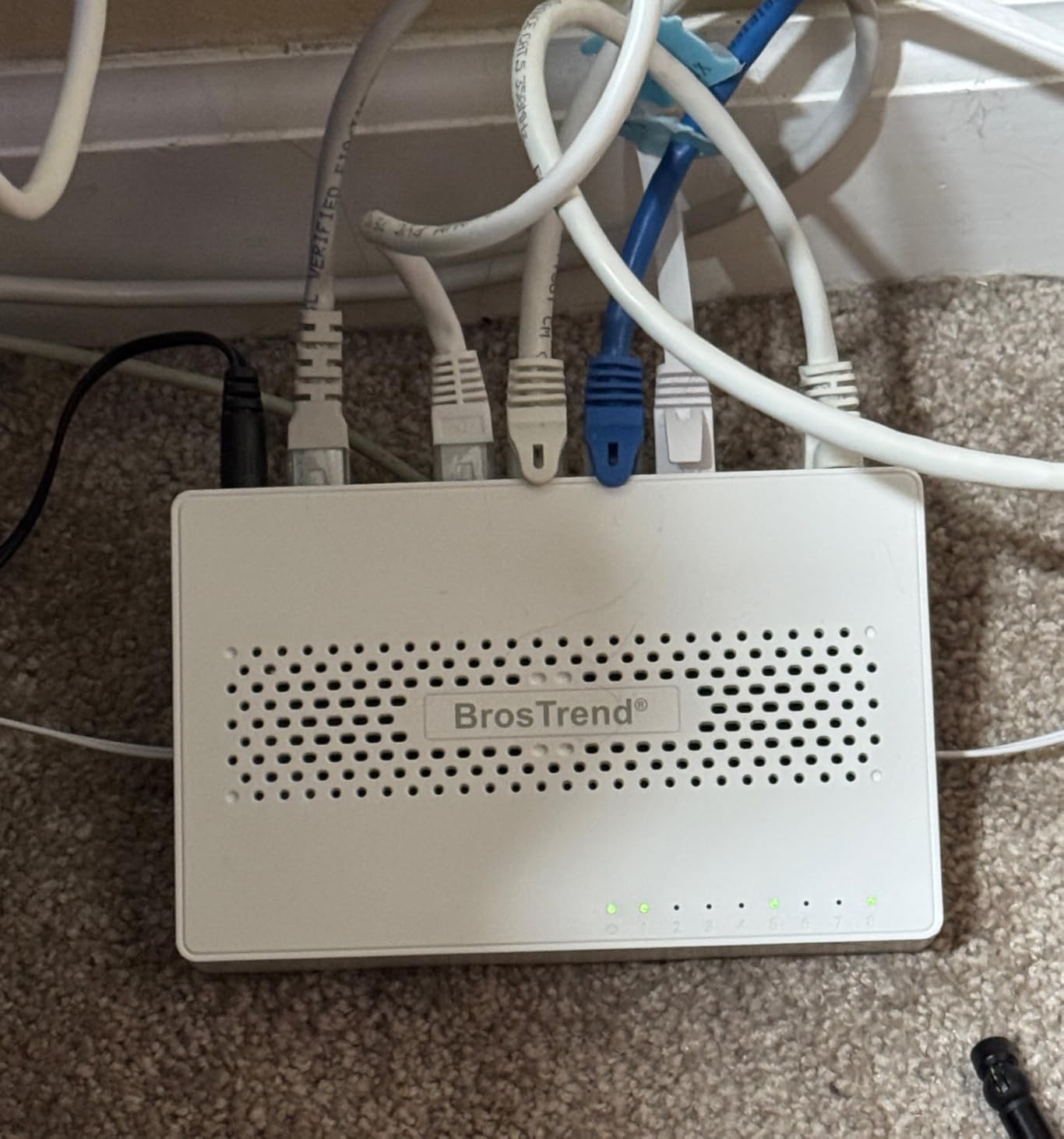 BrosTrend 2.5Gb Switch, 8 Port Network Switch 2.5 Gigabit, Unmanaged Ethernet Switch for Game Console, NAS, PC, Computer Networking Switch Plug & Play Fanless, Desktop Wall Mount, Lifetime Protection customer photo 2