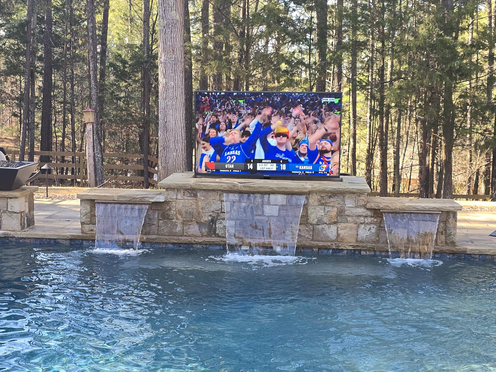 SYLVOX 43 Inch Outdoor Smart Television Weatherproof Google TV, 4K 700NIT High Brightness Temperature Resistant IP55 Waterproof TVs customer photo 2