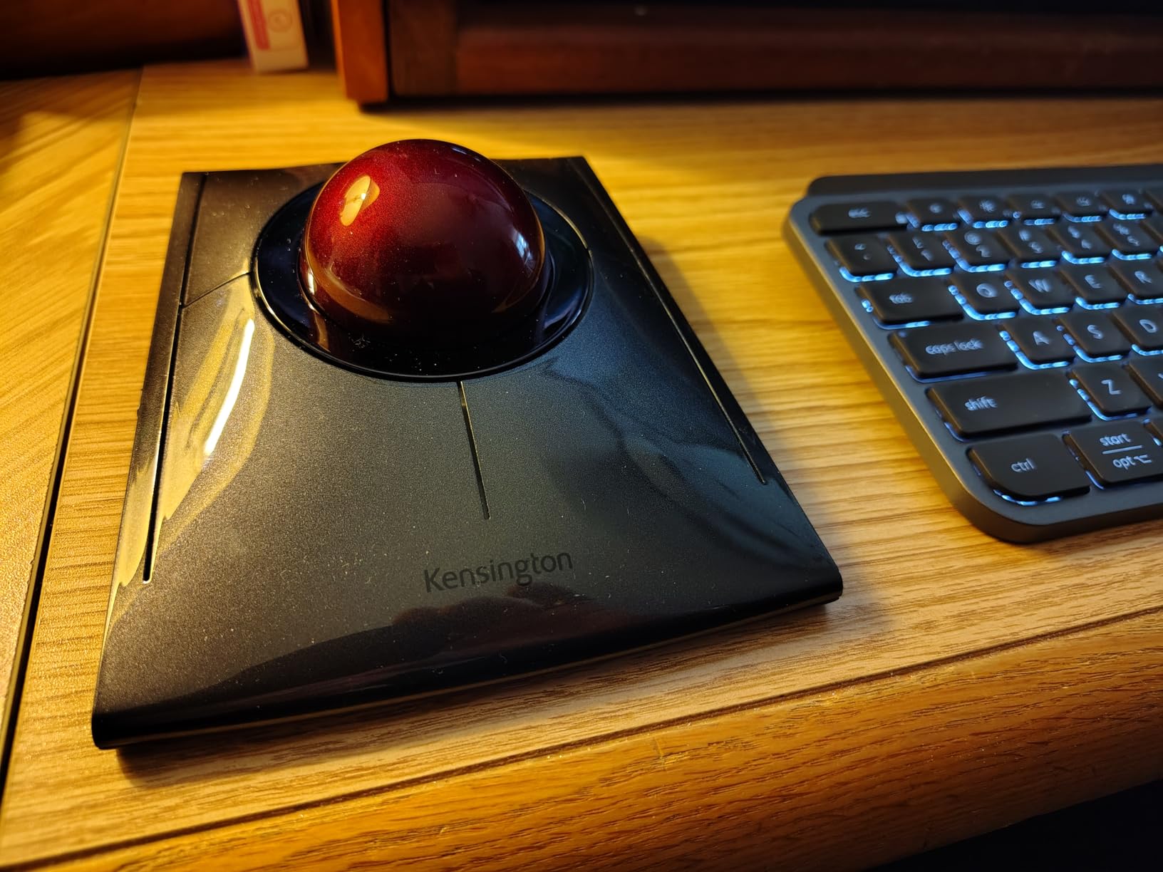 Kensington SlimBlade Pro Wireless Trackball, Rechargeable Battery, Bluetooth 2.4GHz Connection Options Black/Gray (K72085WW) customer photo 1