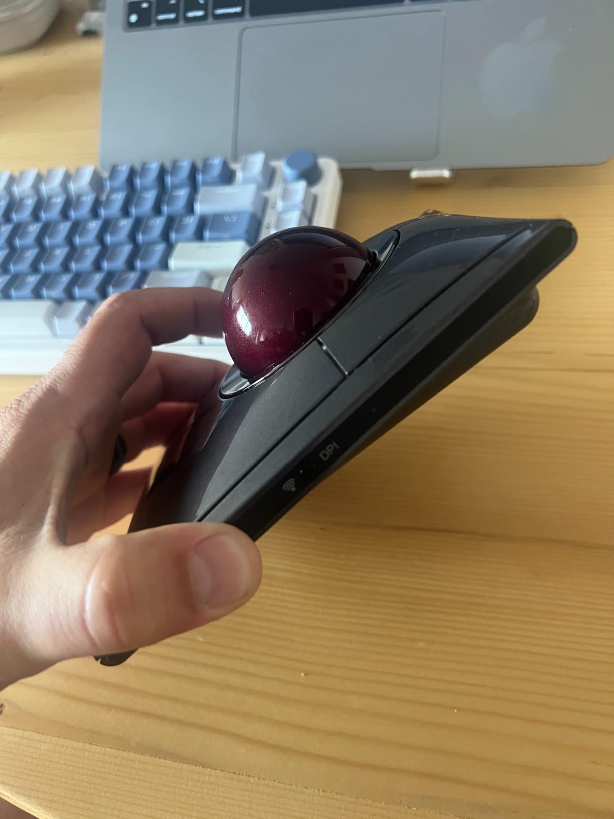Kensington SlimBlade Pro Wireless Trackball, Rechargeable Battery, Bluetooth 2.4GHz Connection Options Black/Gray (K72085WW) customer photo 2