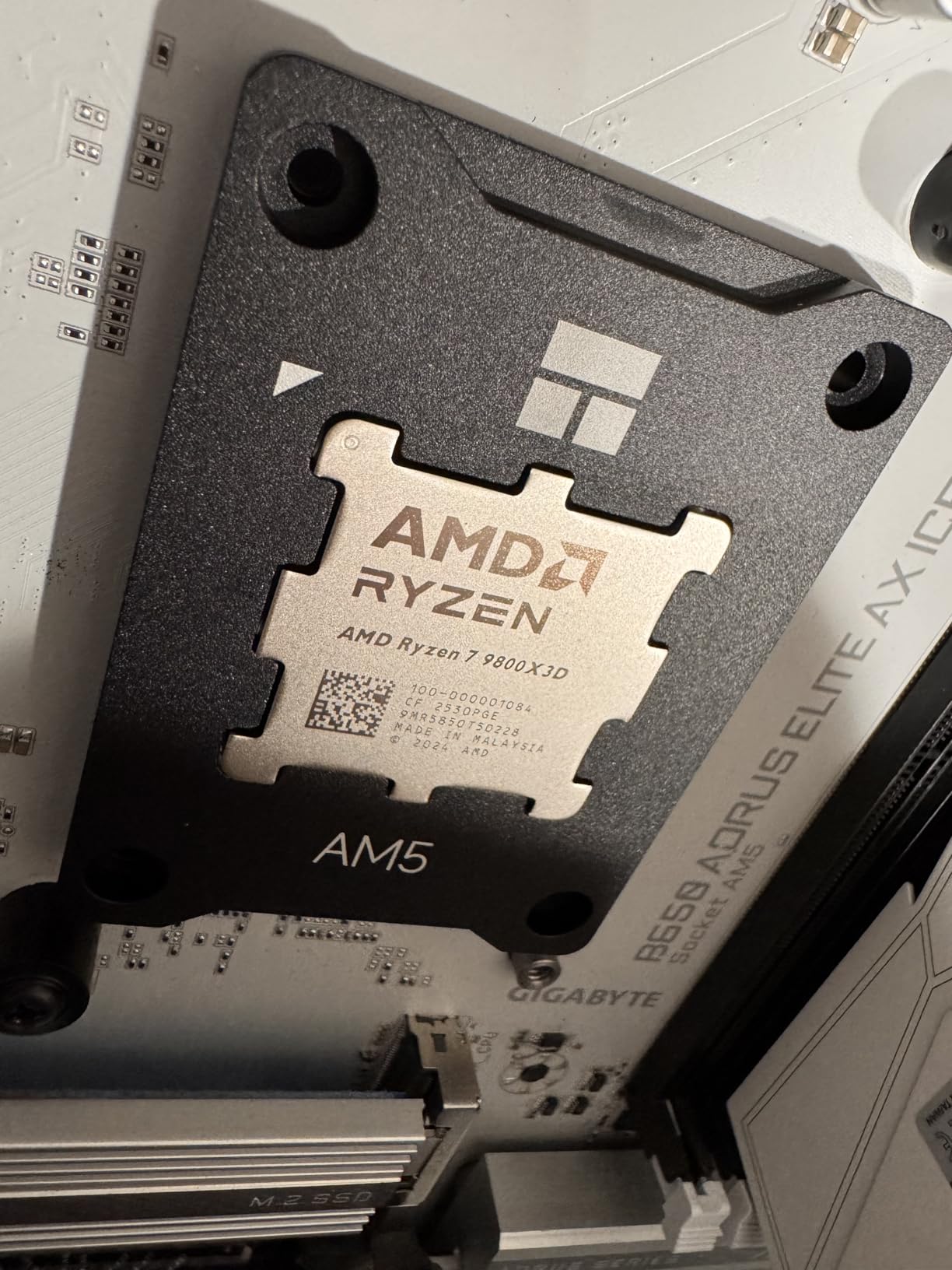 AMD Ryzen 7 9800X3D 8-Core, 16-Thread Desktop Processor customer photo 2