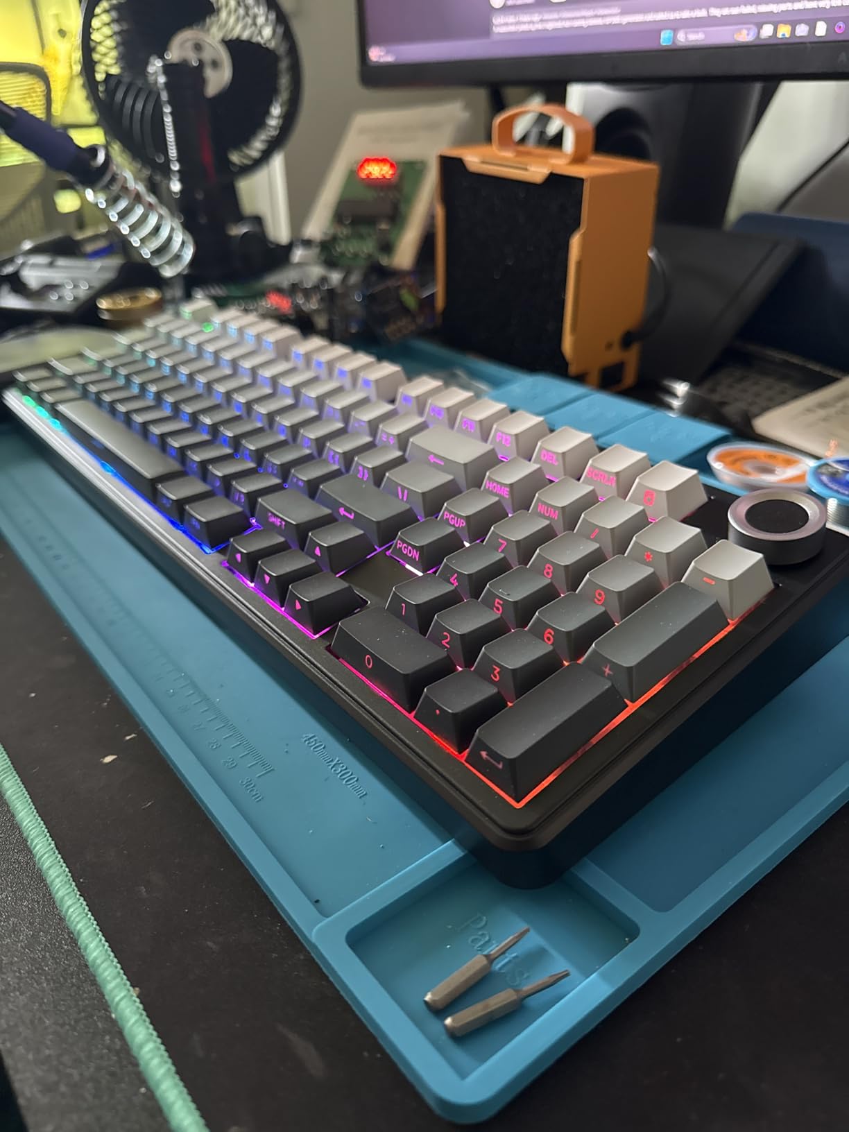 AULA F99 Pro Wireless Mechanical Keyboard with Knob,Creamy Sound,Tri-Mode BT5.0/USB-C/2.4GHz Hot Swappable Keyboard,Gasket Structure,RGB Backlit Computer Gaming Keyboards customer photo 2