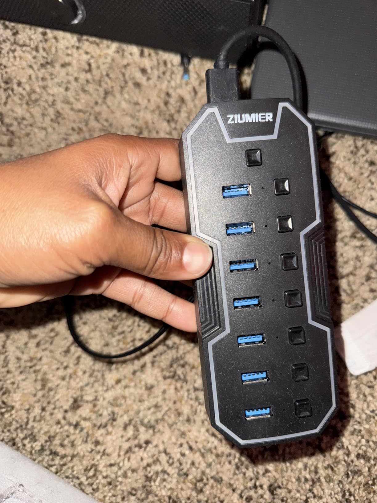 ZIUMIER USB 3.0 Hub,7 Ports USB Expander with RGB LED Strip,USB Hub for Laptop,Individual LED On/Off Switches for Mac, PC, Desktop, Flash Drive, Mobile HDD customer photo 2