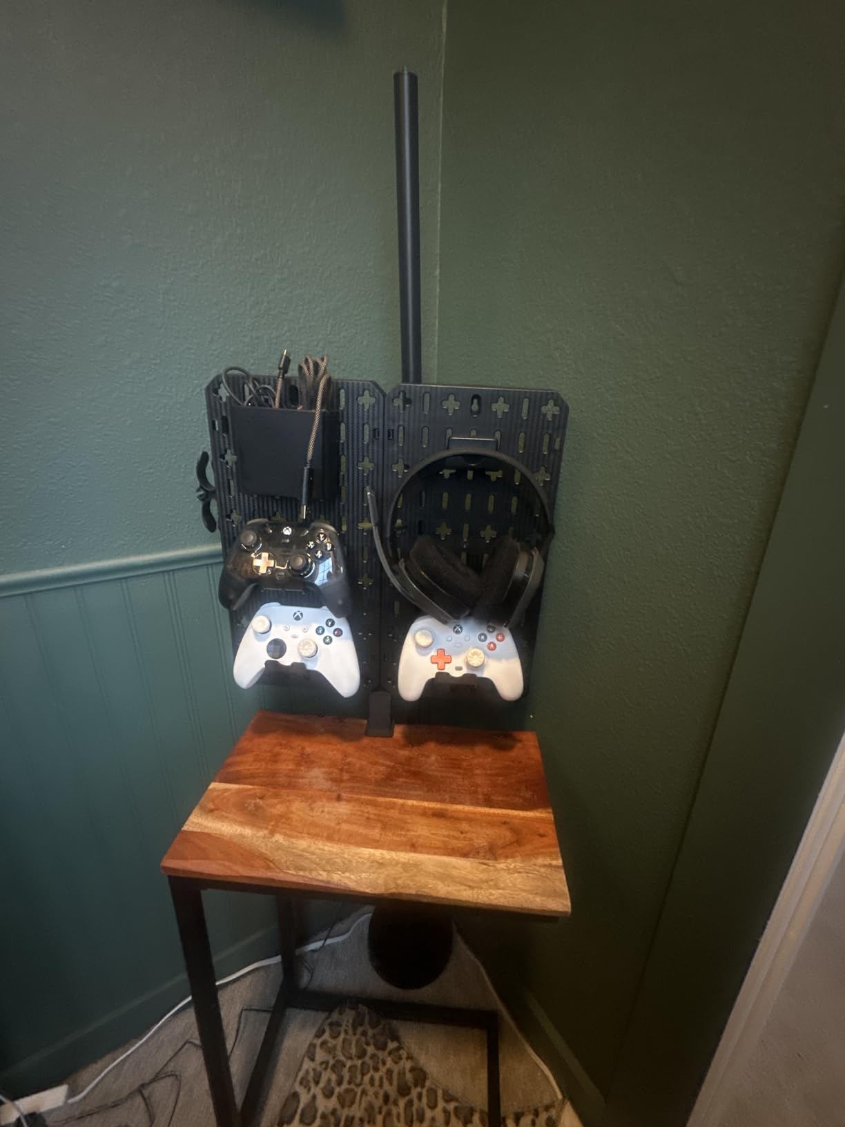 KDD 7 in 1 Clamp-on Desk Pegboard - No Drill Desk Side Storage with Phone Stand/Pen Holder/Storage Box/Headset & Controller Holder/Hooks, Detachable Gaming Pegboard for Office & Home Desktop Organizer customer photo 1