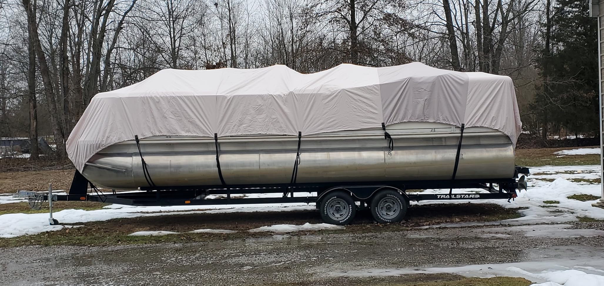 5-Ply 1600D+1200D Pontoon Boat Cover - Fully Waterproof & Ultra-Durable Tear-Resistant, with Large Storage Bag & Reinforced Windproof Straps (Fits 25'-28' Length, Up to 102