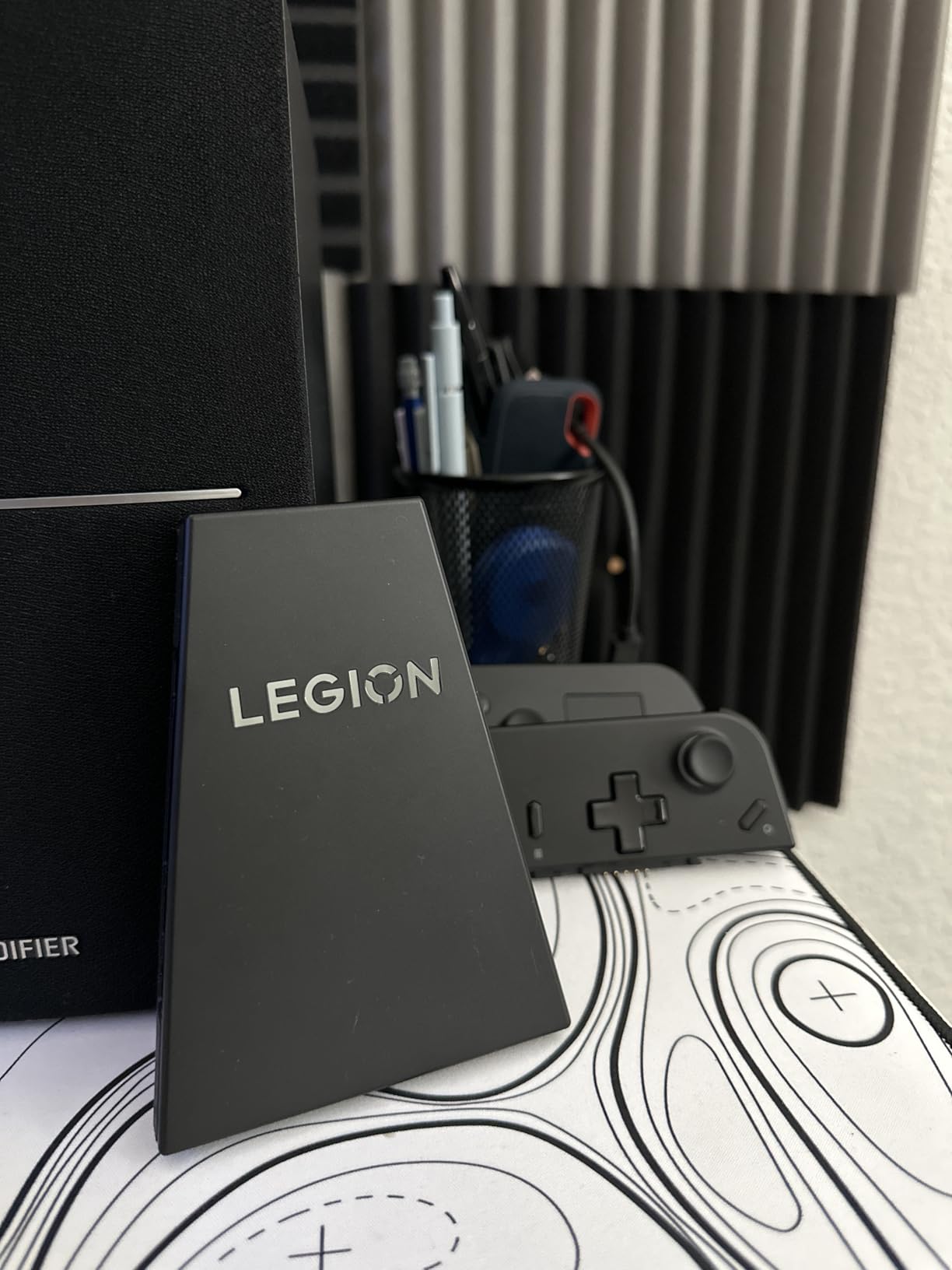 Lenovo Legion Go Charging Connector with Battery - Extended Battery Life, USB-C Charging Hub, Ergonomic Grip, Seamless Connection, Compatible with Legion Go - Controllers Not Included customer photo 1