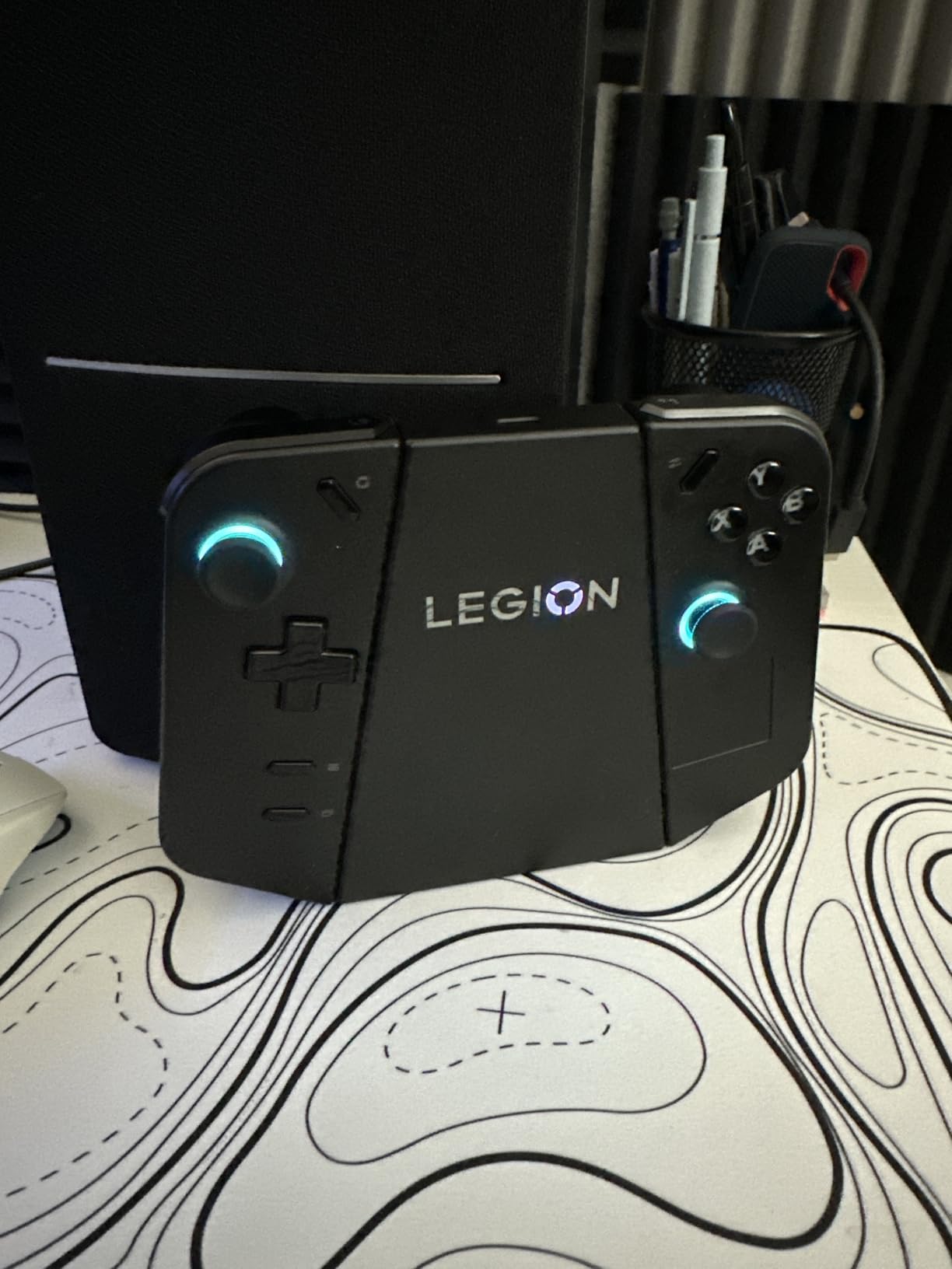 Lenovo Legion Go Charging Connector with Battery - Extended Battery Life, USB-C Charging Hub, Ergonomic Grip, Seamless Connection, Compatible with Legion Go - Controllers Not Included customer photo 2