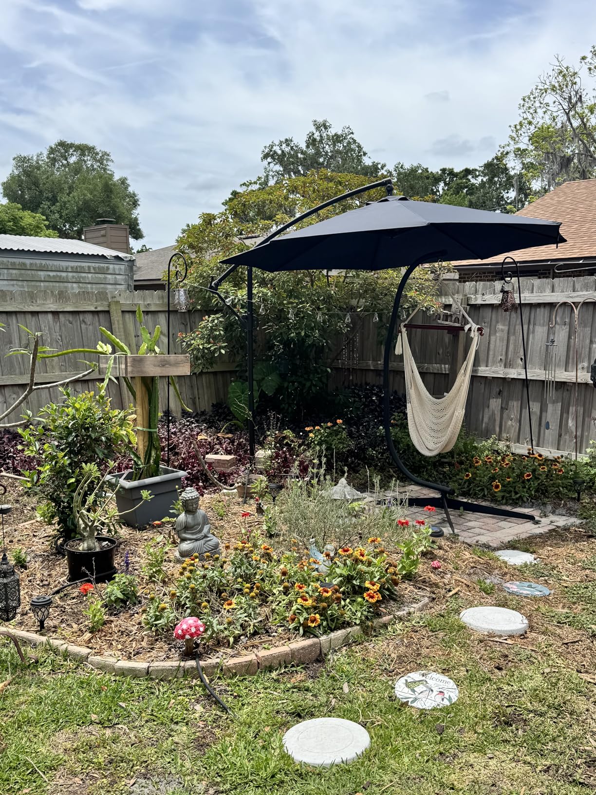 wikiwiki 10ft Patio Umbrellas Offset Outdoor Umbrella Cantilever Hanging Umbrellas w/Infinite Tilt, Fade Resistant Waterproof RECYCLED FABRIC Canopy & Cross Base, for Yard, Garden & Deck, Carbon customer photo 1