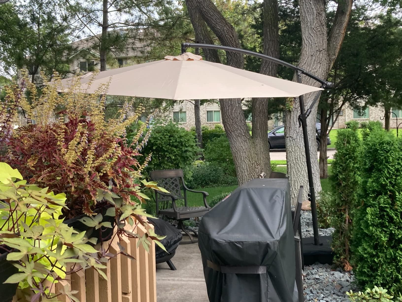 wikiwiki 10ft Patio Umbrellas Offset Outdoor Umbrella Cantilever Hanging Umbrellas w/Infinite Tilt, Fade Resistant Waterproof RECYCLED FABRIC Canopy & Cross Base, for Yard, Garden & Deck, Carbon customer photo 2