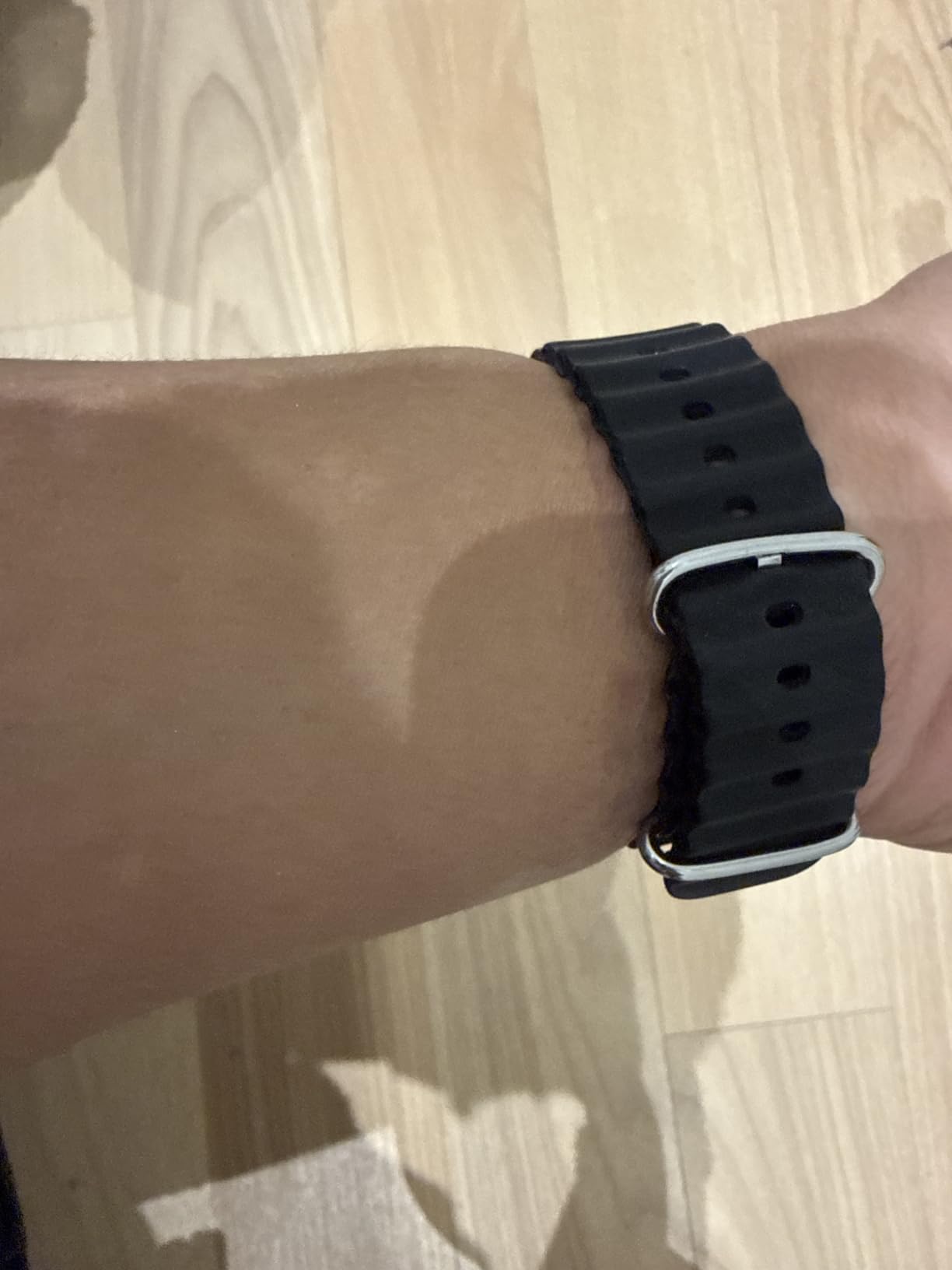 Apple Watch Ultra 2 (GPS + Cellular, 49MM) - Black Titanium Case with Black Ocean Band (Renewed) customer photo 2