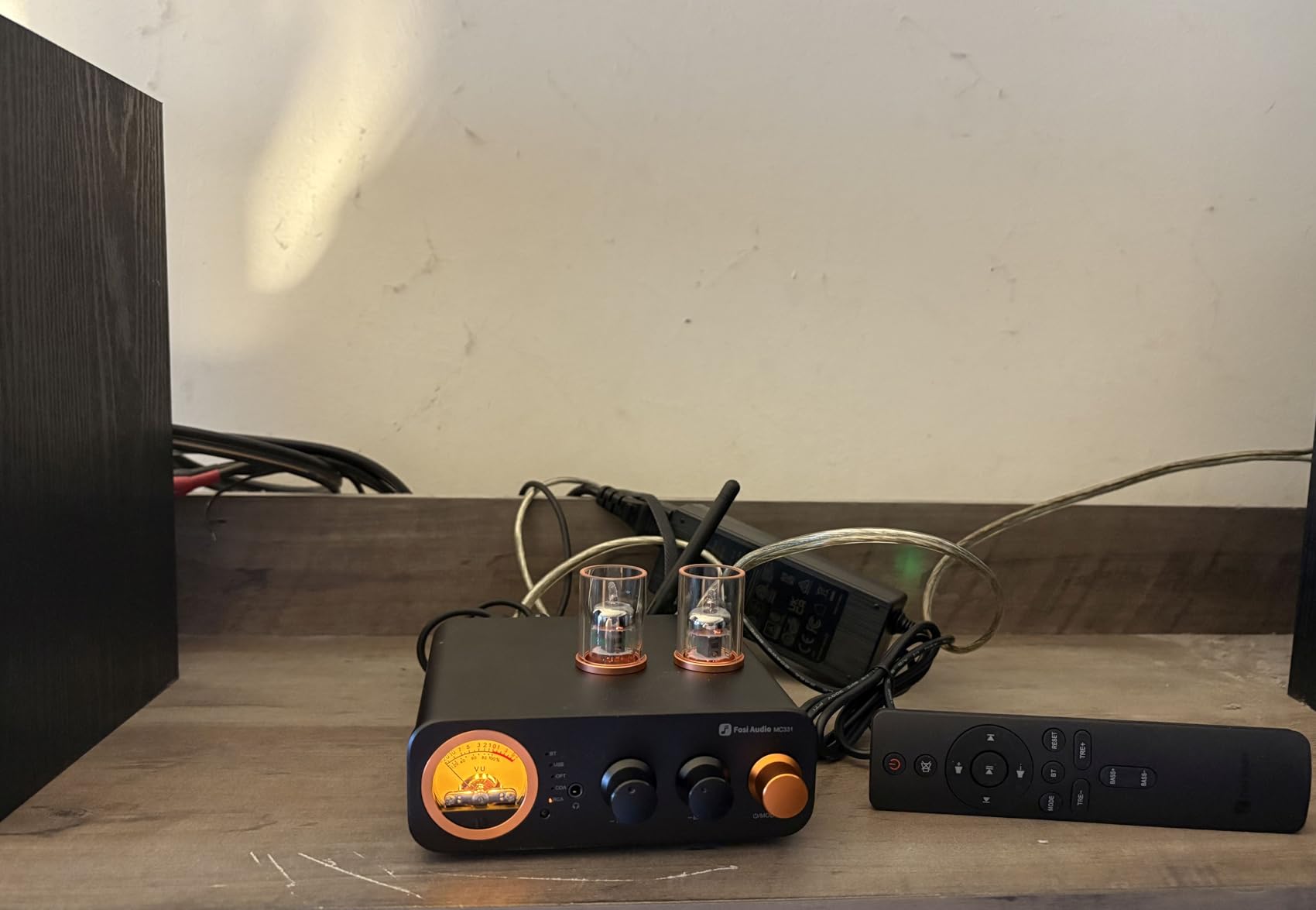 Fosi Audio MC331 Tube Integrated Amplifier with DAC, 2 Channel Home Audio Stereo Power Amp for HiFi Bookshelf Speakers/3.5mm Headphones, Vintage VU Meter Preamp with Bluetooth and USB/Opt/Coax/RCA customer photo 2