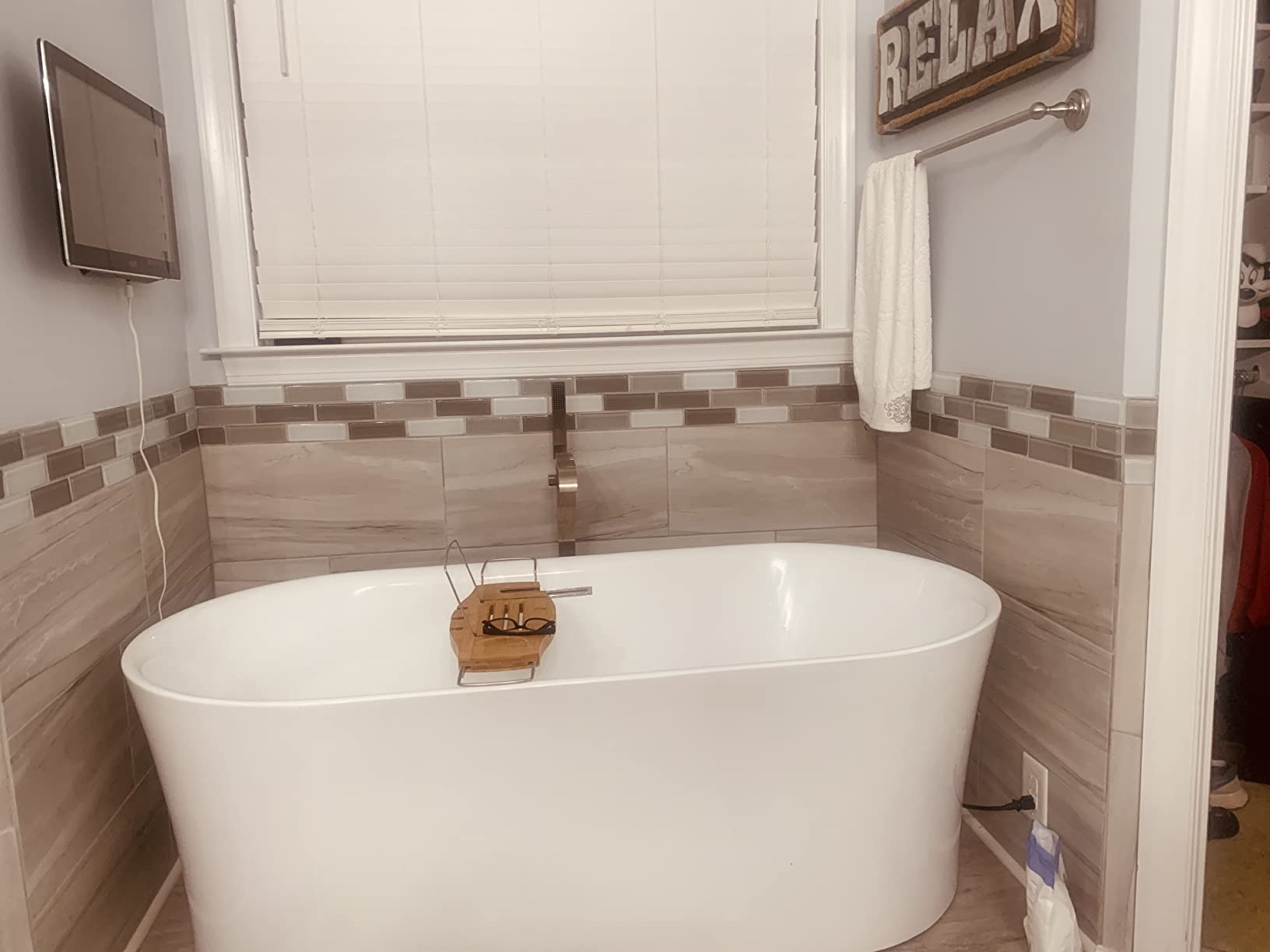 ANZZI 67 in. x 32 in. Flat Bottom Stone Resin Freestanding 92 Gallon Combination Bathtub with Center Drain in Black and White customer photo 1