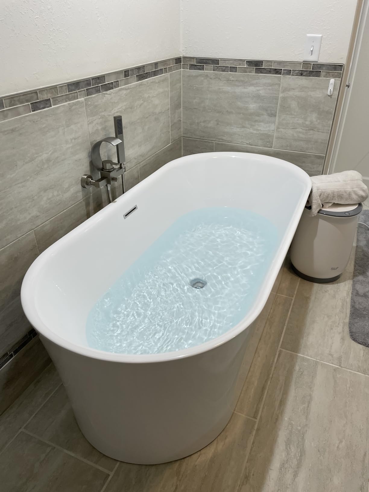 ANZZI 67 in. x 32 in. Flat Bottom Stone Resin Freestanding 92 Gallon Combination Bathtub with Center Drain in Black and White customer photo 2