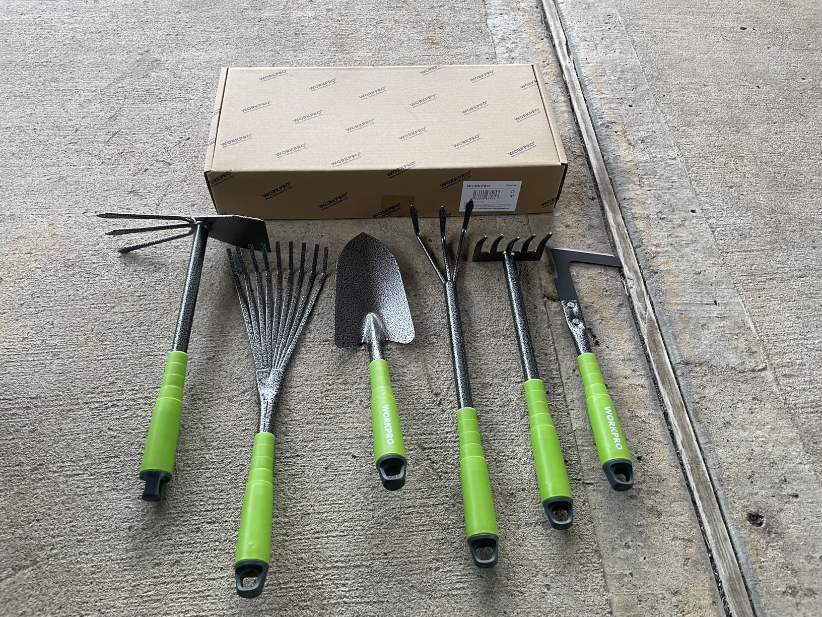 WORKPRO 6-Piece Garden Tool Set, Heavy Duty Gardening Hand Tools with Soft Rubber Handle, Including Trowel, Rakes, 2-in-1 Hoe and Crack Weeder, Ideal Gardening Gifts for Men and Women customer photo 1