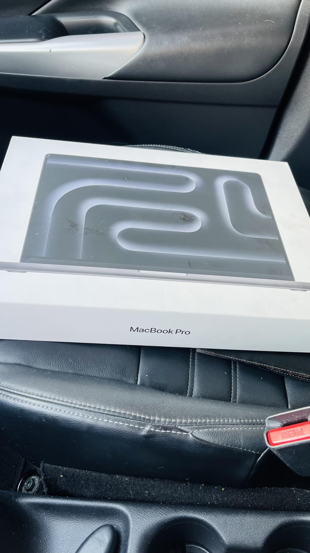 Apple 2024 MacBook Pro with Apple M4 Pro Chip (16-inch, 24GB RAM, 512GB SSD Storage) (QWERTY English) Space Black (Renewed) customer photo 2