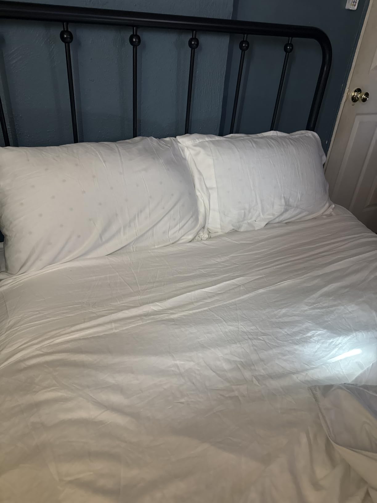 Love's cabin 4 Piece Queen Sheet Set, Cooling Sheets, 100% Rayon Derived from Bamboo, Breathable & Soft Queen Size Bed Set, Deep Pocket Up to 16