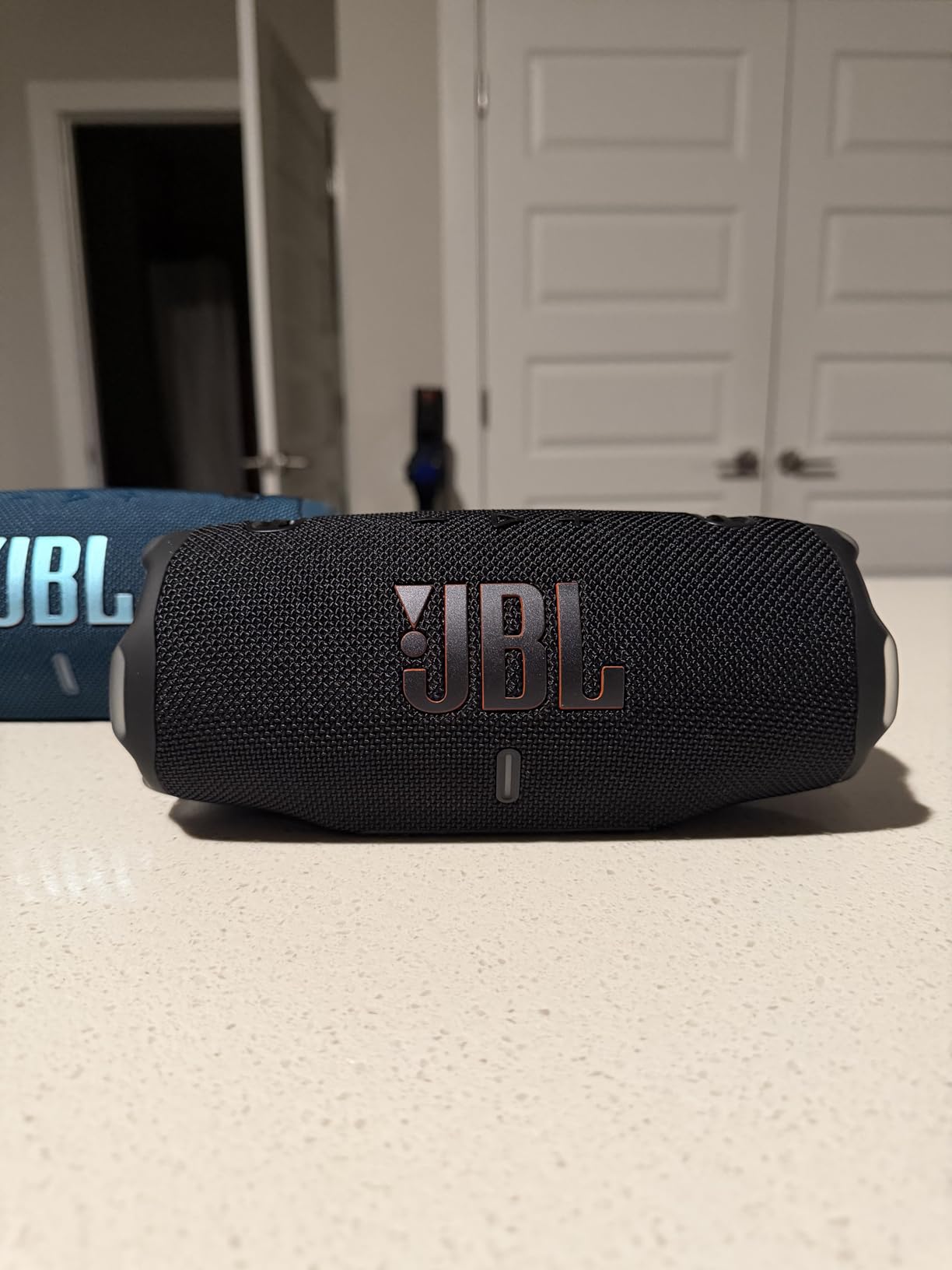 JBL Charge 6 - Portable Waterproof & Drop-Proof Bluetooth Speaker, Bold JBL Pro Sound with AI Sound Boost, 28Hrs of Playtime, Built-in powerbank & Comes with a Sturdy/Removable Carrying Strap (Black) customer photo 1