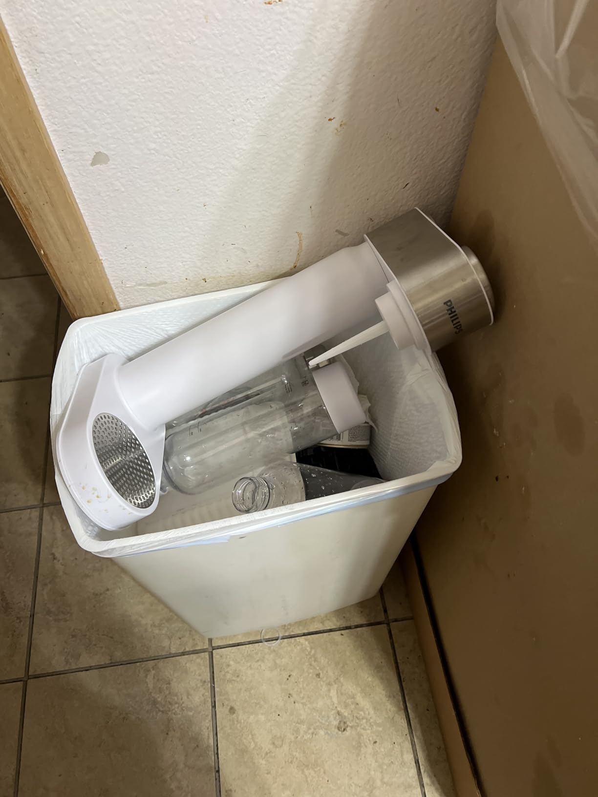 Philips Sparkling Water Maker ADD4901BKOQ/37, Plastic Soda Streaming Machine with Quick Twist Bottle, 1L BPA free PET Carbonating Bottle, Soda Maker Compatible with 60L CO2 Carbonator (NOT Included) customer photo 2