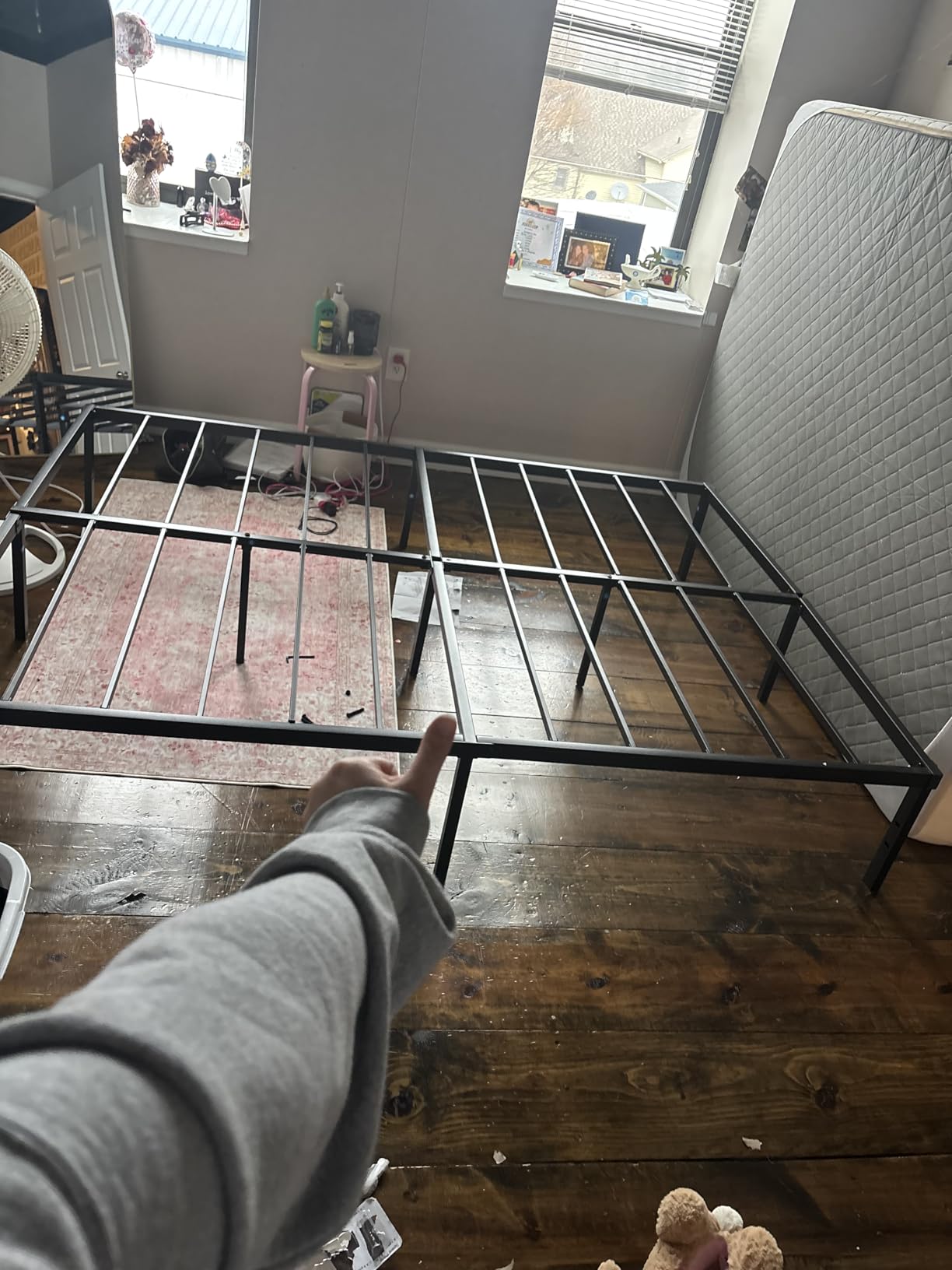 Amazon Basics Metal Bed Frame, Non-Foldable Platform Bed, Easy Assembly, Queen, Black customer photo 2