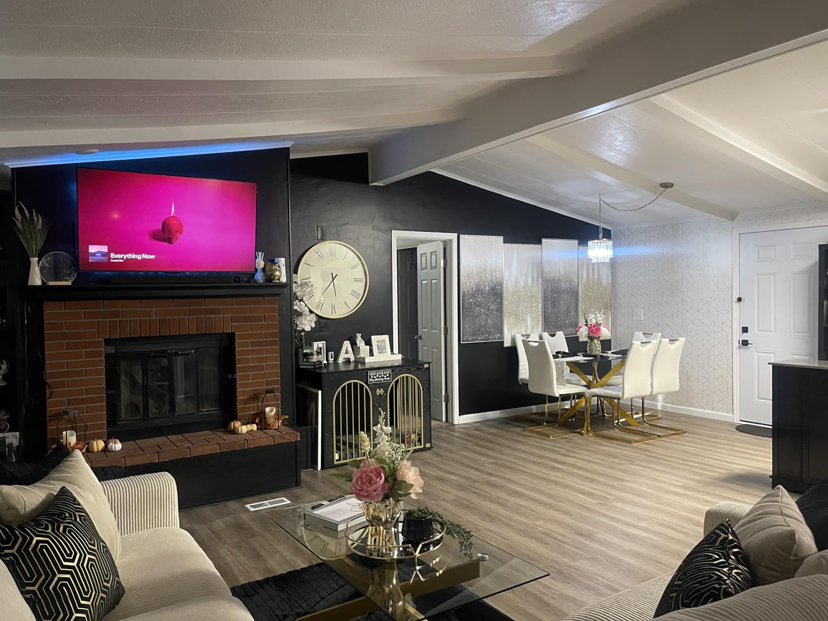 31.5'' Wooden Dog Crate Furniture, Indoor Dog Kennel Dogs Cage for Small/Medium Dogs, Heavy Duty Dog Crates Decorative Pet House End Side Table TV Stand, White Brown DFC85114B customer photo 1