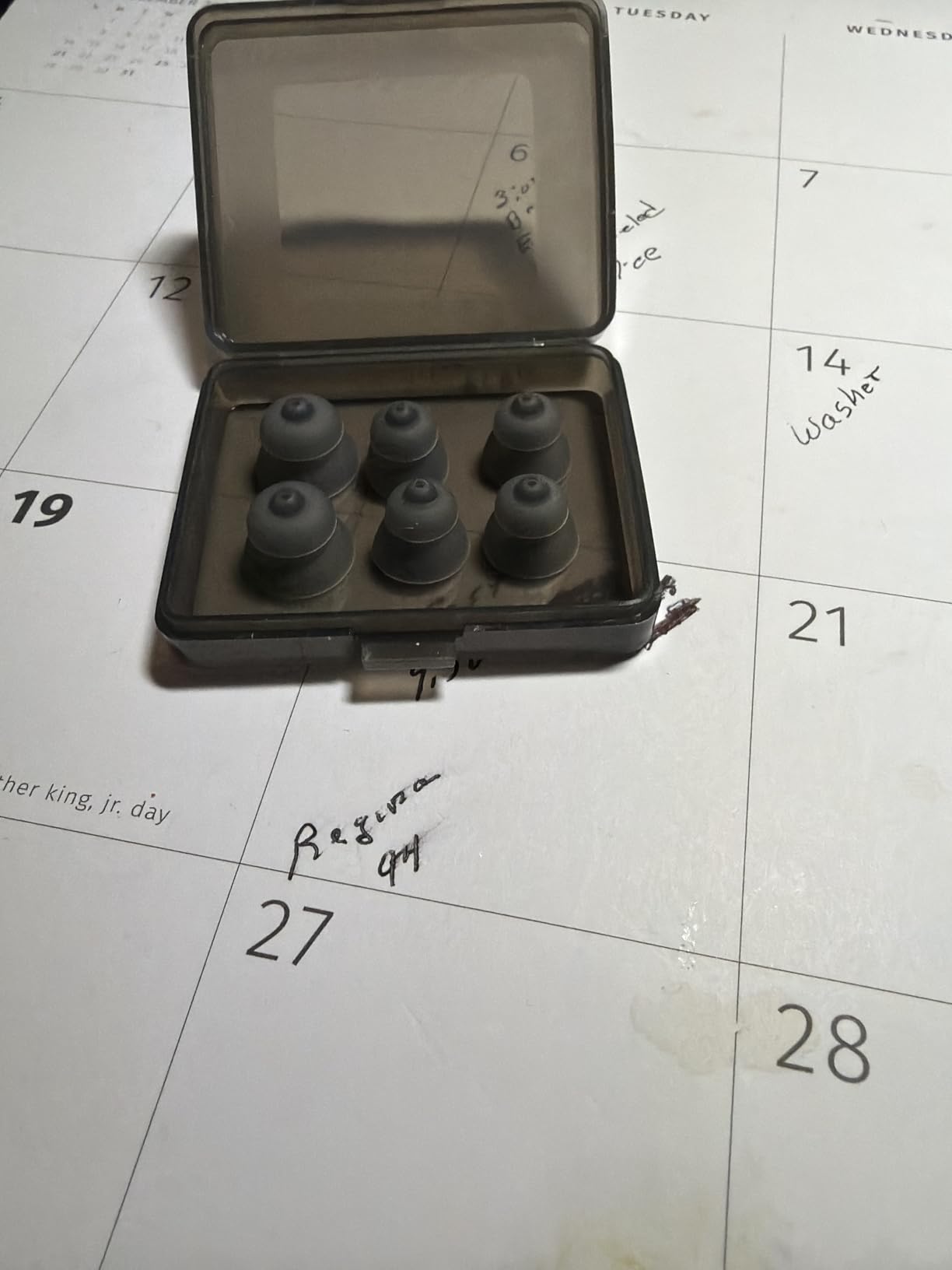 Hearing Aids, Hearing Aids for Seniors, Rechargeable Hearing Aid with Noise Cancellation, 5-Level Button Volume Control, OTC Hearing Amplifier for Moderate Hearing Loss, Clear Sound customer photo 1