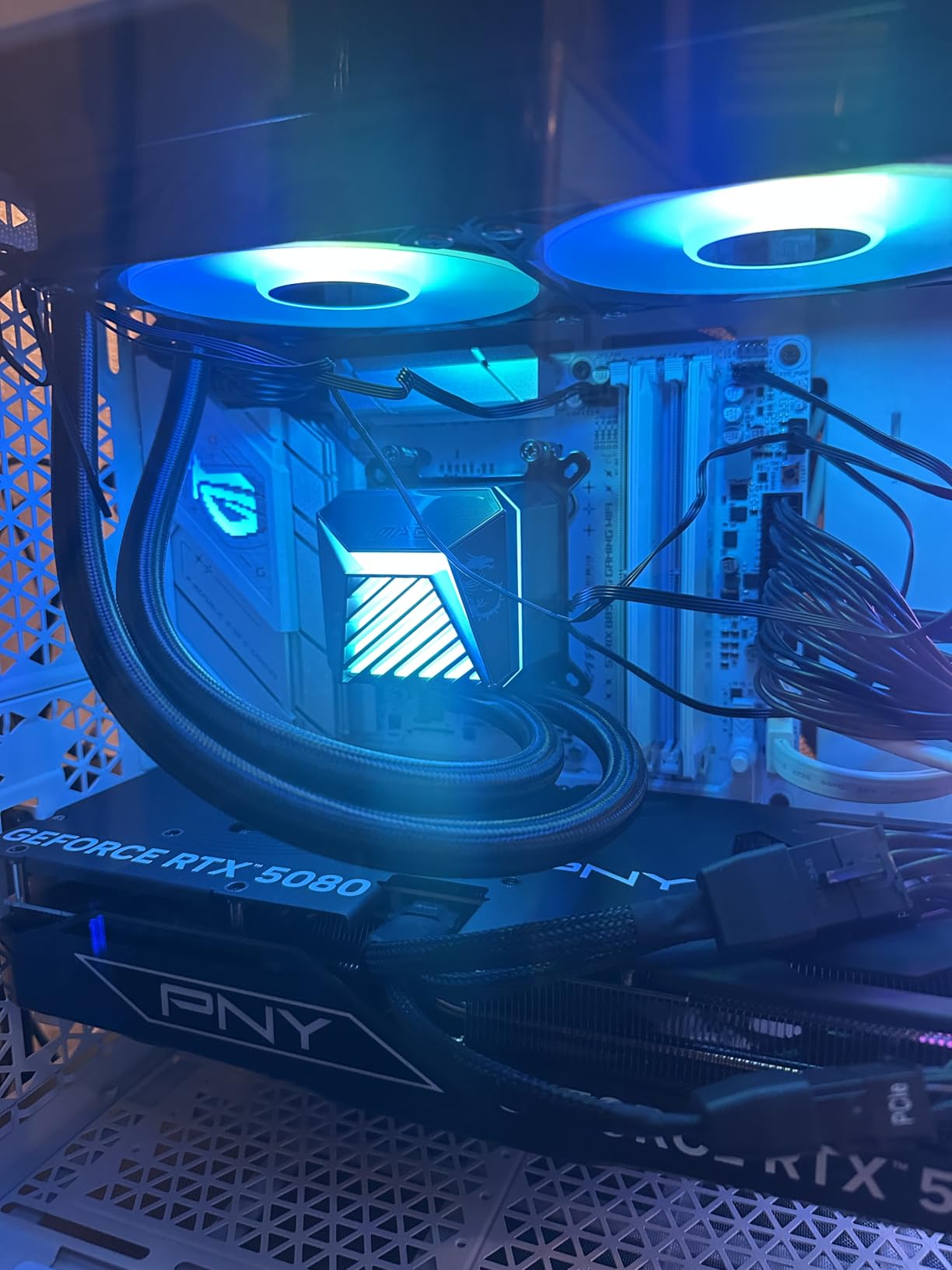 ASUS ROG Strix B850-A Gaming WiFi AMD AM5 B850 ATX Motherboard 14+2+2 Power Stages, DDR5 AEMP, 2.5G LAN, WiFi 7 with Q-Antenna, 4X M.2, PCIe 5.0, USB 20Gbps Type-C, AI Networking II, ASUS AI Advisor customer photo 2