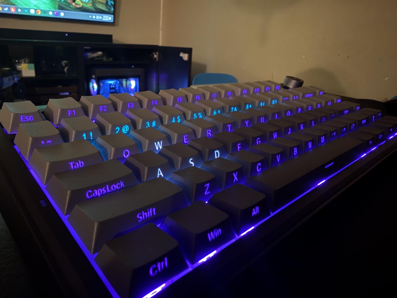 EPOMAKER X Aula F75 MAX Wireless Mechanical Keyboard with TFT Screen and Knob, Gasket Gaming Keyboard in 75% Layout, Hot Swappable, RGB Backlight, for PC/Mac/Linux (Black Gradient) customer photo 1