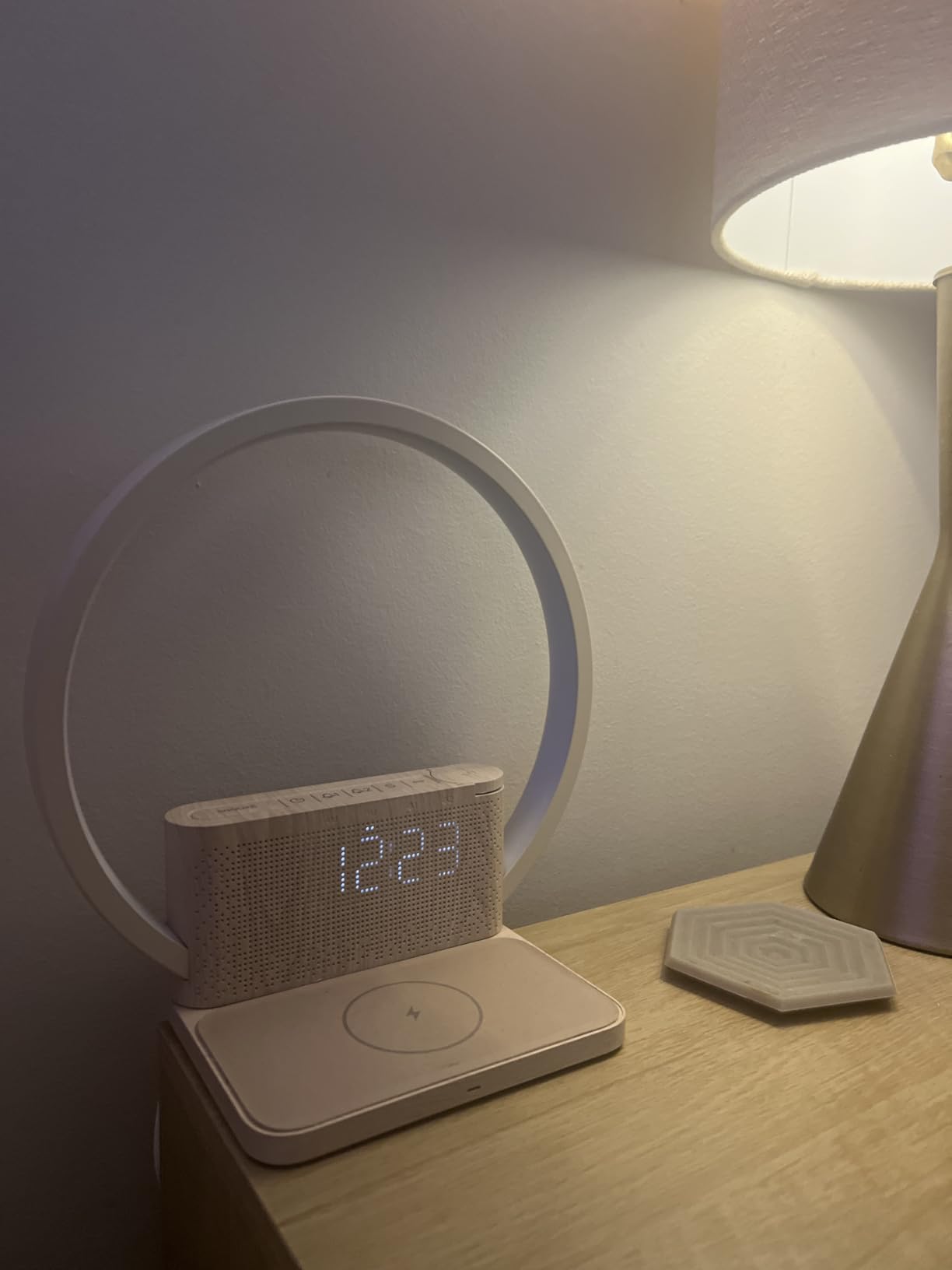 Vivilumens Sunrise Alarm Clock Wireless Charger, 10 White Noise Sound Machine Alarm Clock with 30/60/90 Mins Timer customer photo 1