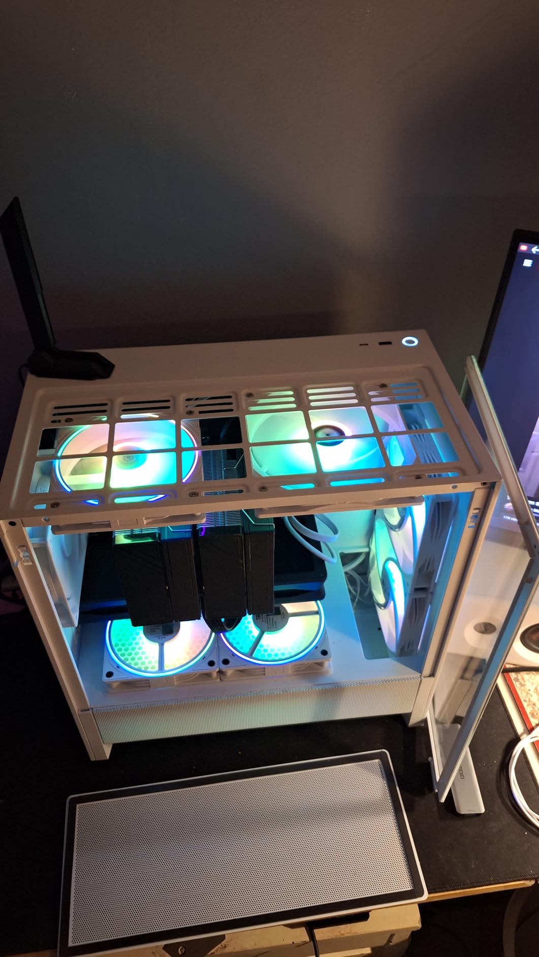 NZXT H3 Flow - Micro-ATX PC Case - Optimized Airflow - Includes 1 x 120mm Rear Fan - Supports Full-Sized GPUs - Fits 280mm Front, 240mm Top Radiator - Back-Connect Motherboard - Black customer photo 1