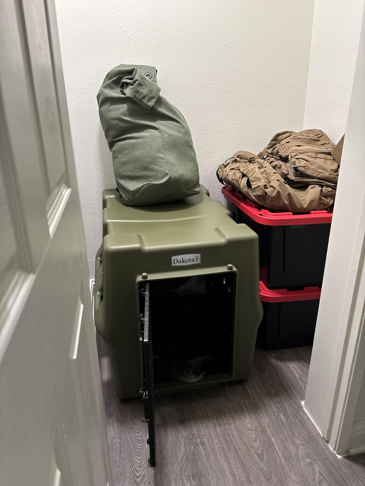 Dakota 283 Canine Rough and Tough Economy Dog Crate w/Removable Two-Way Door - Heavy Duty Outdoor Kennel for Large Breed Dogs customer photo 1