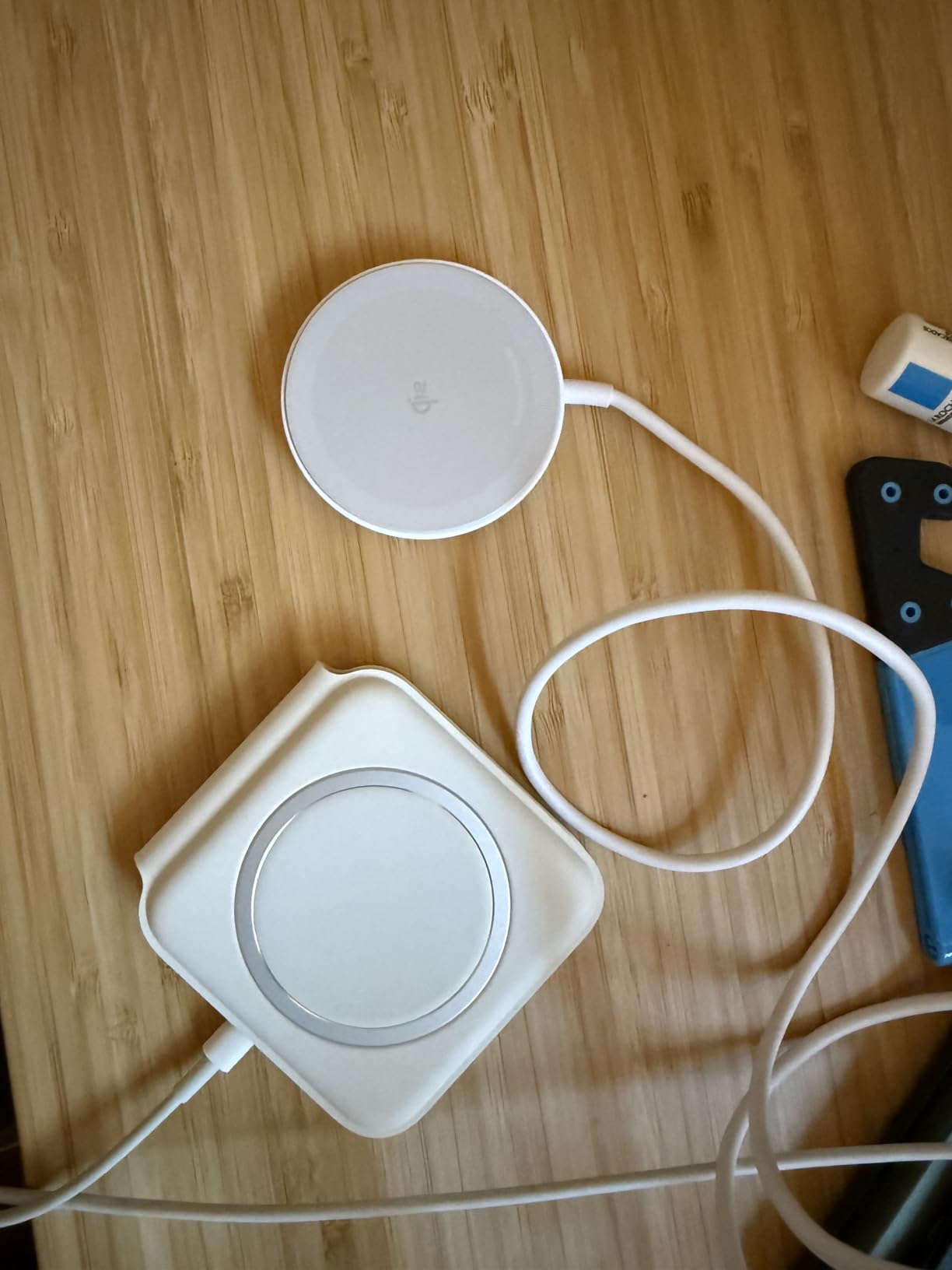 Zolo Magnetic Wireless Charger, 2-Pack Qi2 Certified 15W MagSafe-Compatible Wireless Charging Pad, for iPhone 17/16/15/14/13 Series, AirPods, and More (Not for Pixel, Adapter Not Included) customer photo 2