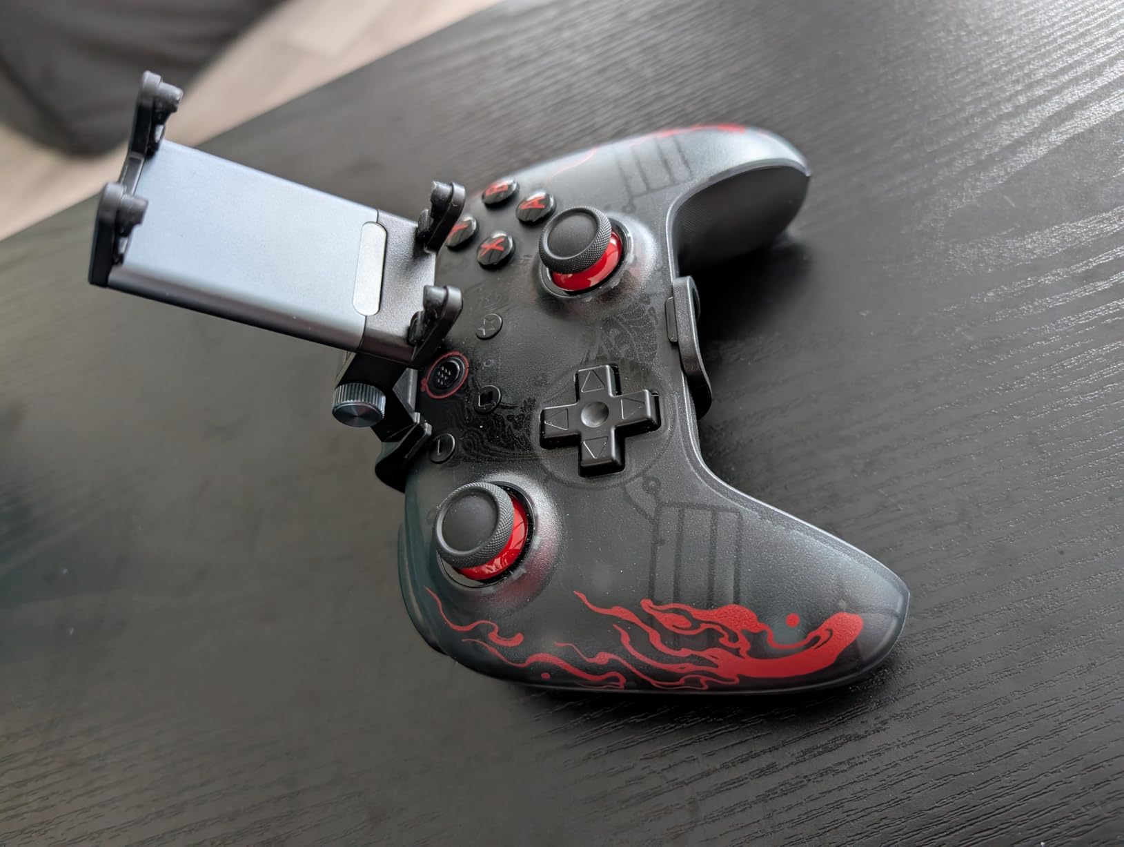 8BitDo Mobile Clip for 8BitDo Ultimate 2 Controller, Adjustable Phone Mount (49-85mm) customer photo 1