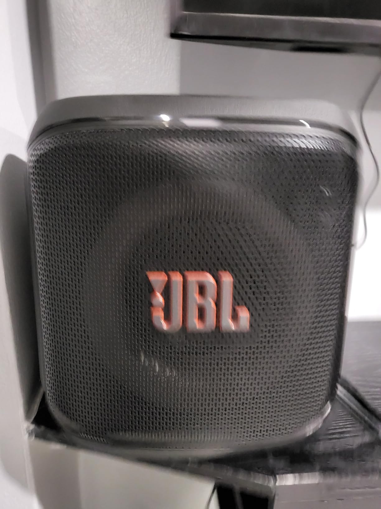 PartyBox Encore Essential 2 - Portable Battery-Powered Party Speaker with AI Sound Boost, Up to 15 Hours of Play time, IPX4 Splash Proof, and Multi-Speaker Connection by Auracast (Black) customer photo 2