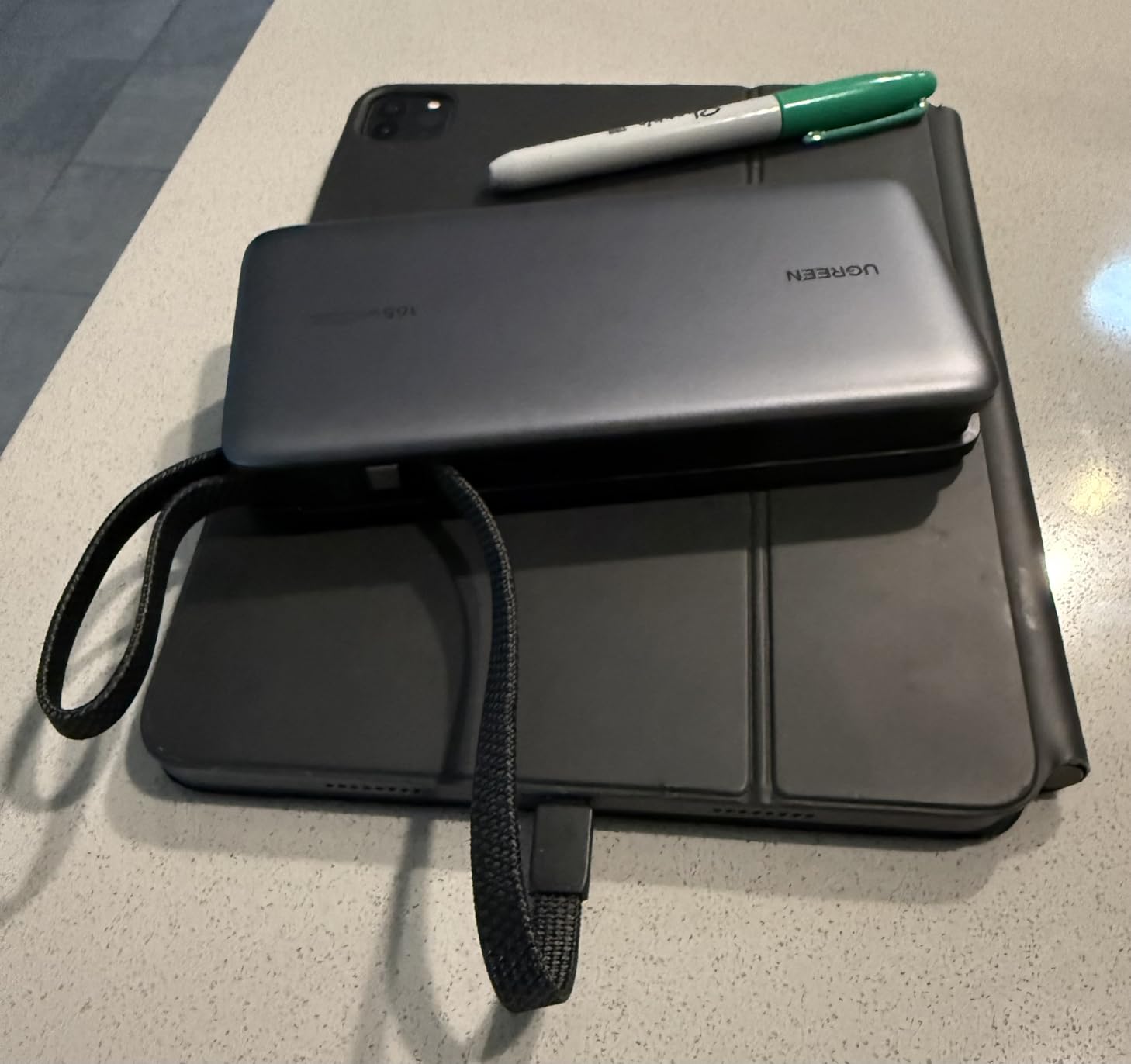 UGREEN Nexode Power Bank, 25,000mAh 165W Laptop Portable Charger with 2 Built-in USB-C Cables, 90Wh Fast Charging Business Travel Battery Pack for MacBook Pro/Air/ipad/iPhone 17/Samsung/Dell/HP/Lenovo customer photo 1