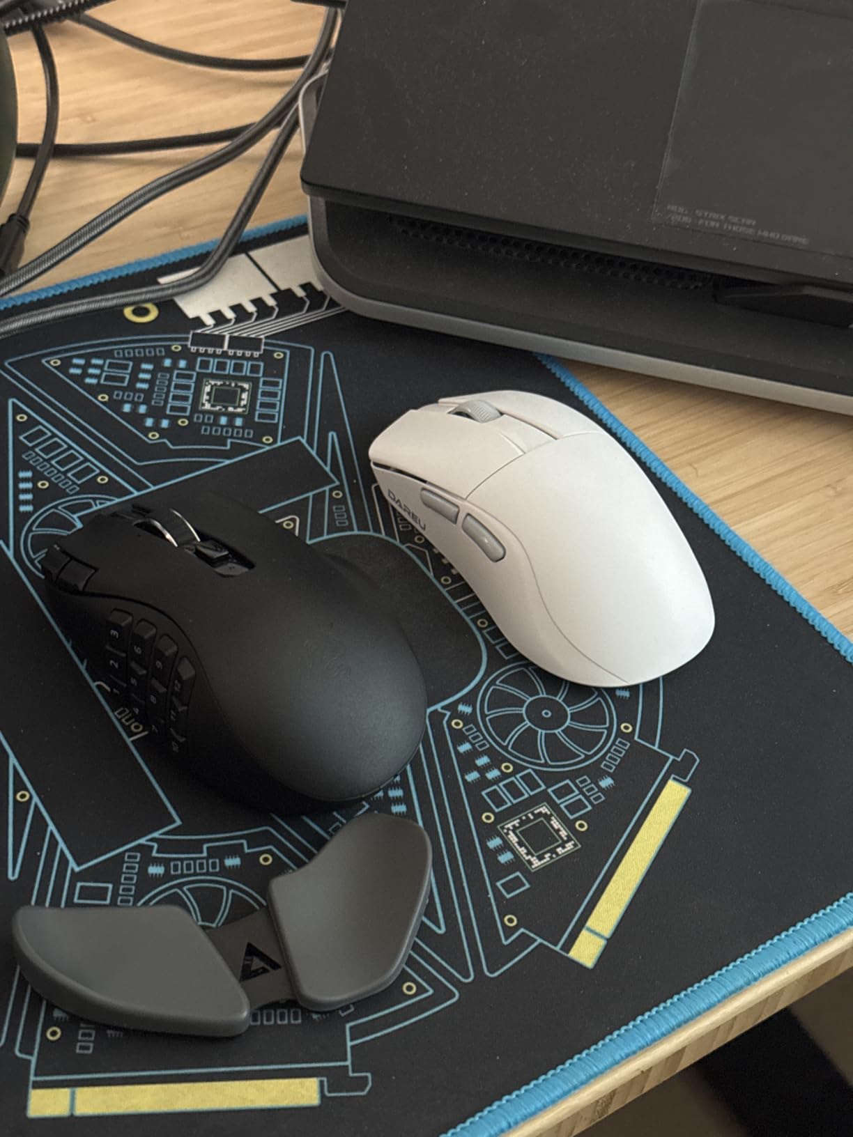 DAREU A950 Wing Ultralight Wireless Gaming Mouse 1.23oz (35g), Custom PAW3950 Optical Sensor,30K DPI, Wired/Wireless Dual 8000 Polling Rate customer photo 1