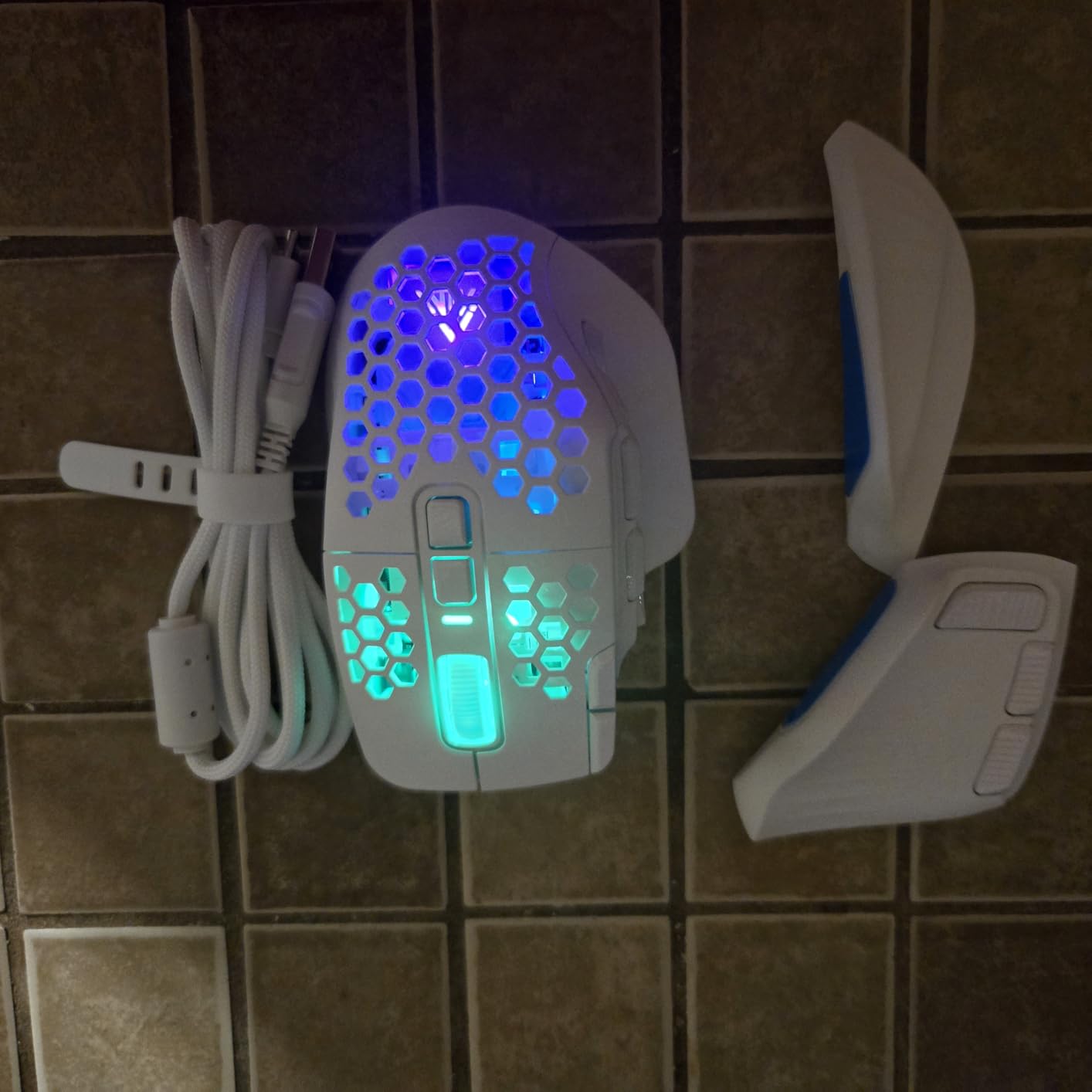 SOLAKAKA SM809 Pro Gaming Mouse with 9 Side Buttons,24000 DPI RGB Mouse for Gamer,16 Programmable Macros MMO Mouse,Black customer photo 2