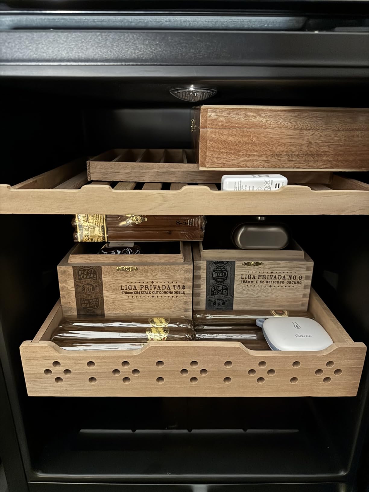 Electric Cigar Humidor, 50L 300 Counts Large Capacity,Thermostatic Cooling Humidor Cabinet with Spanish Cedar Wood Shelves, Digital LED Screen, Safety Lock, Father's Day Gift for Men customer photo 1