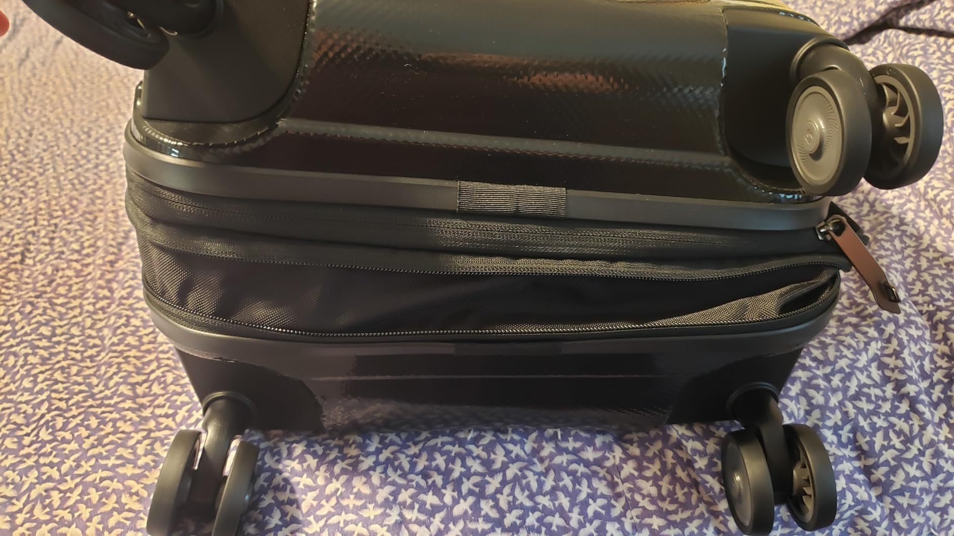 Samsonite Proxis Global Carry-On Hardside Luggage with Dual Spinner Wheels, Airline Approved - Innovative Roxkin Lightweight Shell With Ultimate Durability- TSA Lock, Telescopic Handle - Black customer photo 2