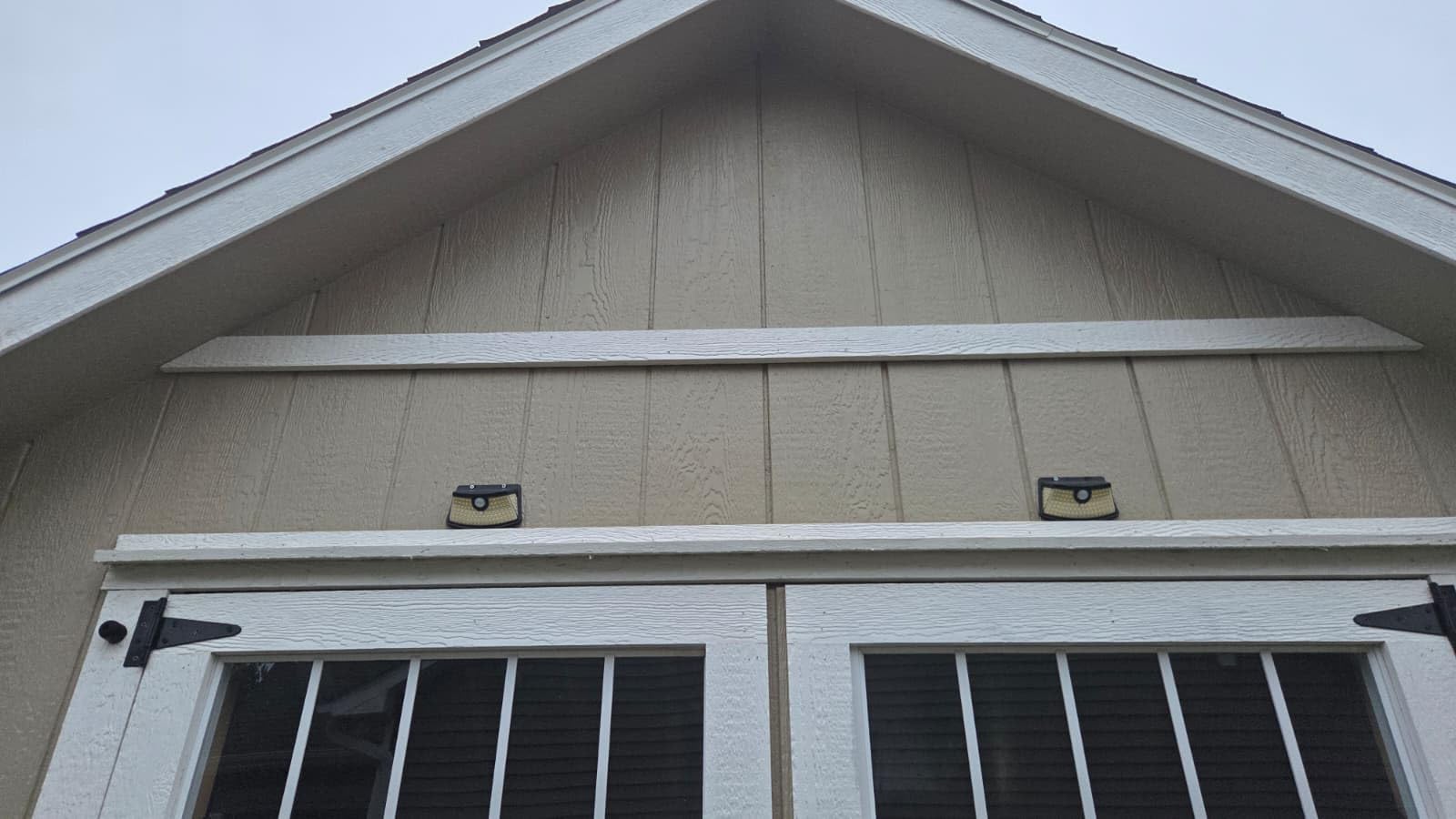 HMCITY 120 LED Outdoor Solar Lights with Motion Sensor and 3 Lighting Modes, IP65 Waterproof Wide Solar Wall Lights Ideal for Garden Patio Yard (Front Button 6Packs, Black Shell-Daylight White) customer photo 2