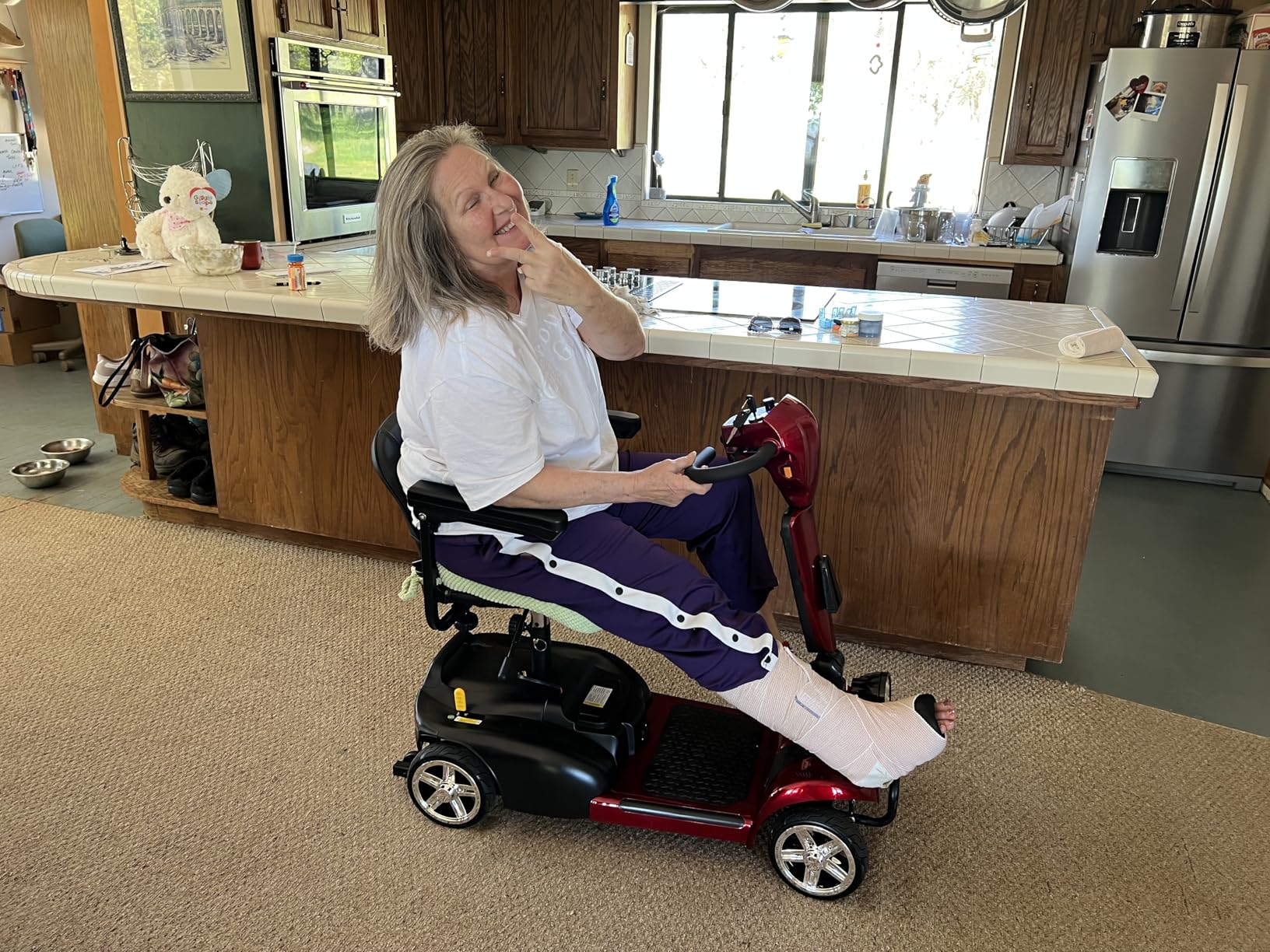 20 Miles 4 Wheels Mobility Scooter for Seniors/Adults Up to 300LBS,350W Electric Wheelchair Detachable Lithium Battery,Dual Baskets,Rotating Seat,with Taillight, USB Charging, Pink 18AH customer photo 2